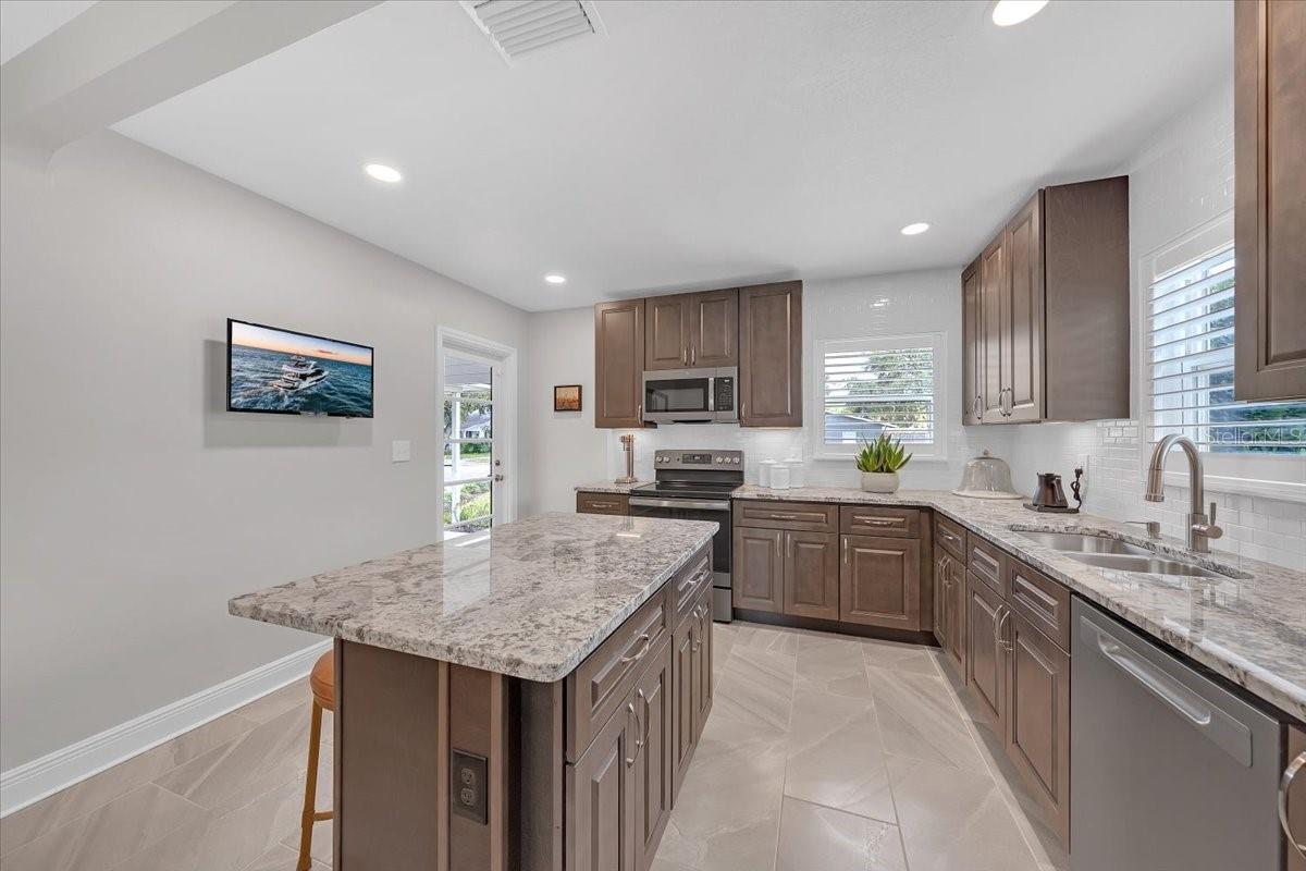 TB8462246 Property Photo