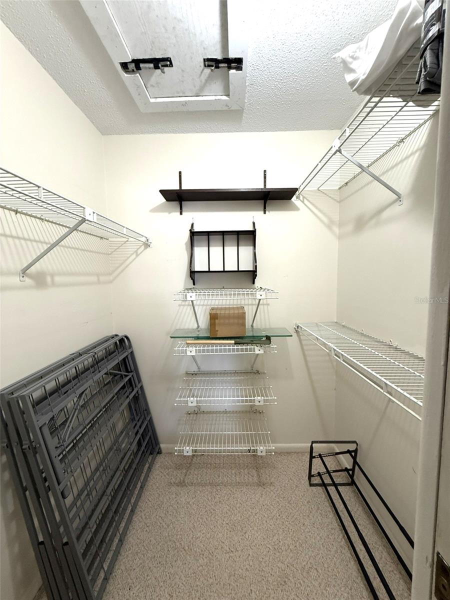 W7881881 Property Photo