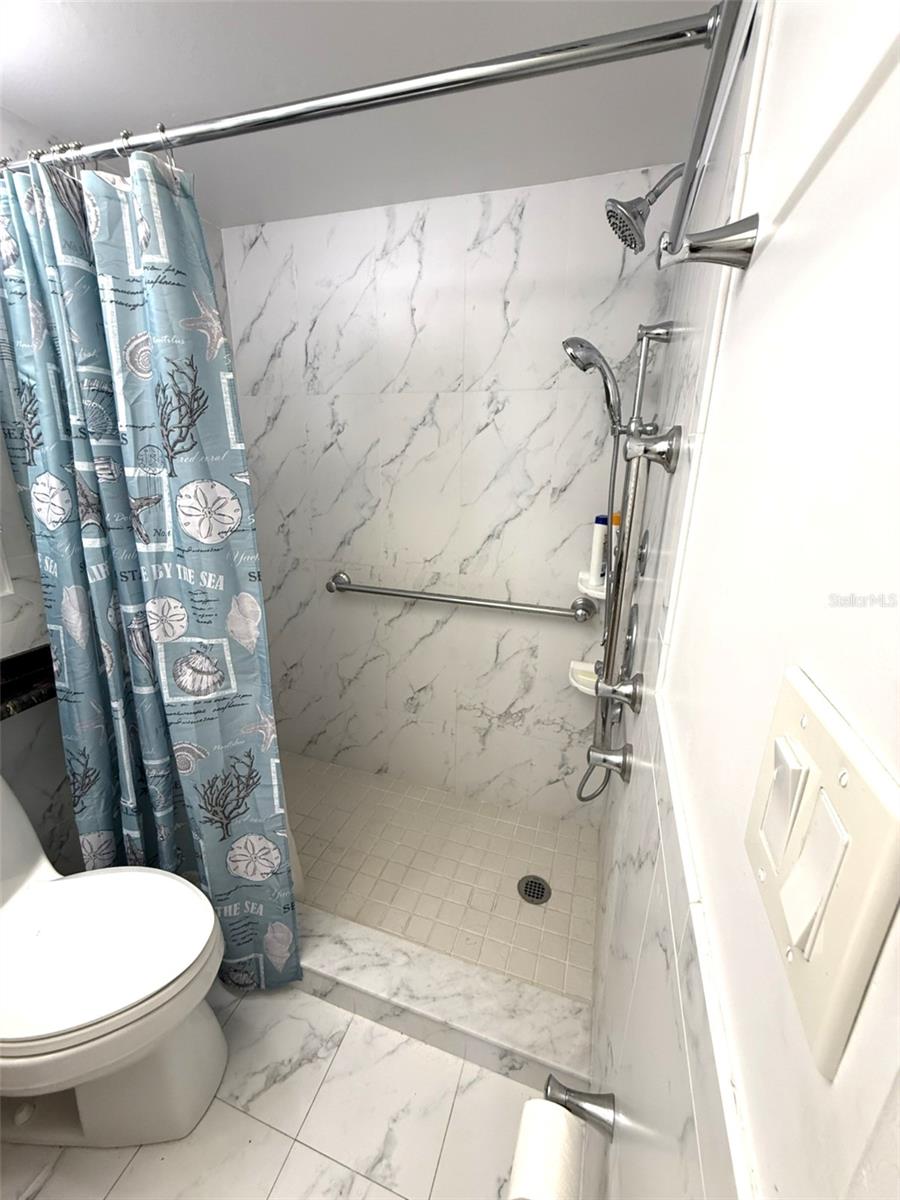 W7881881 Property Photo