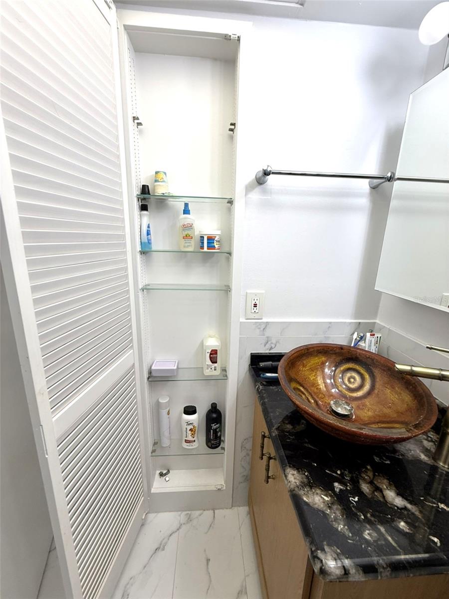 W7881881 Property Photo