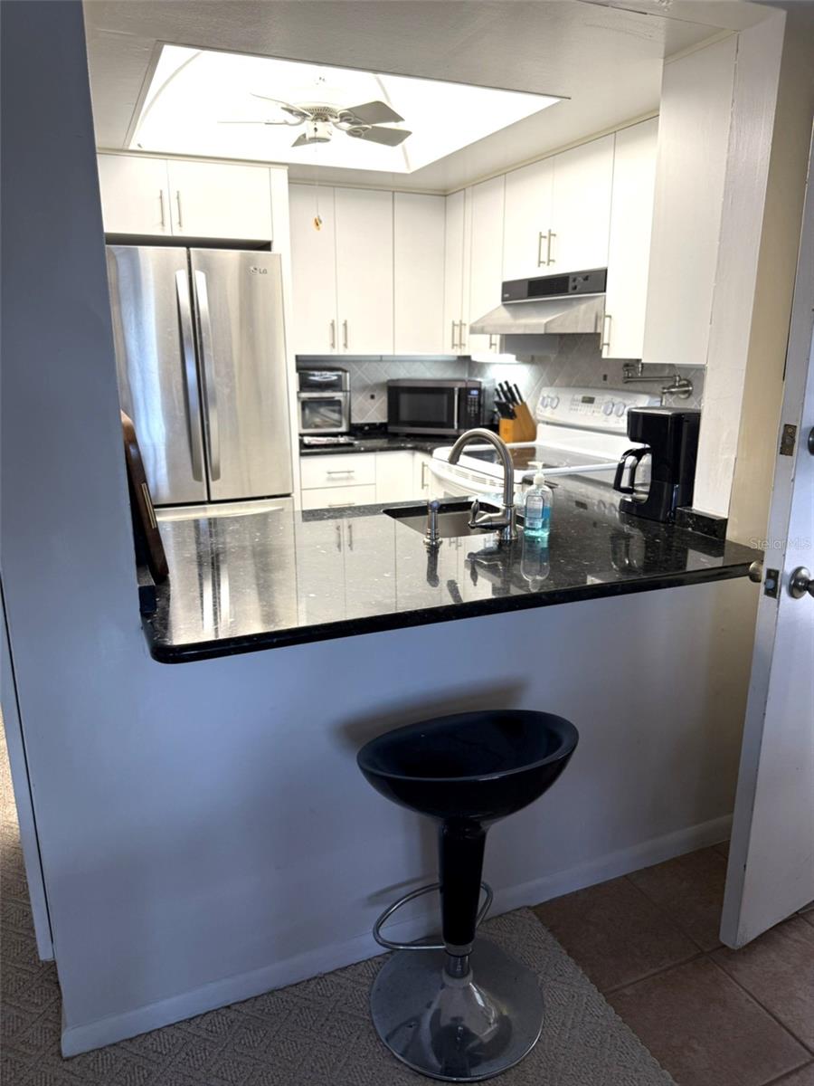 W7881881 Property Photo