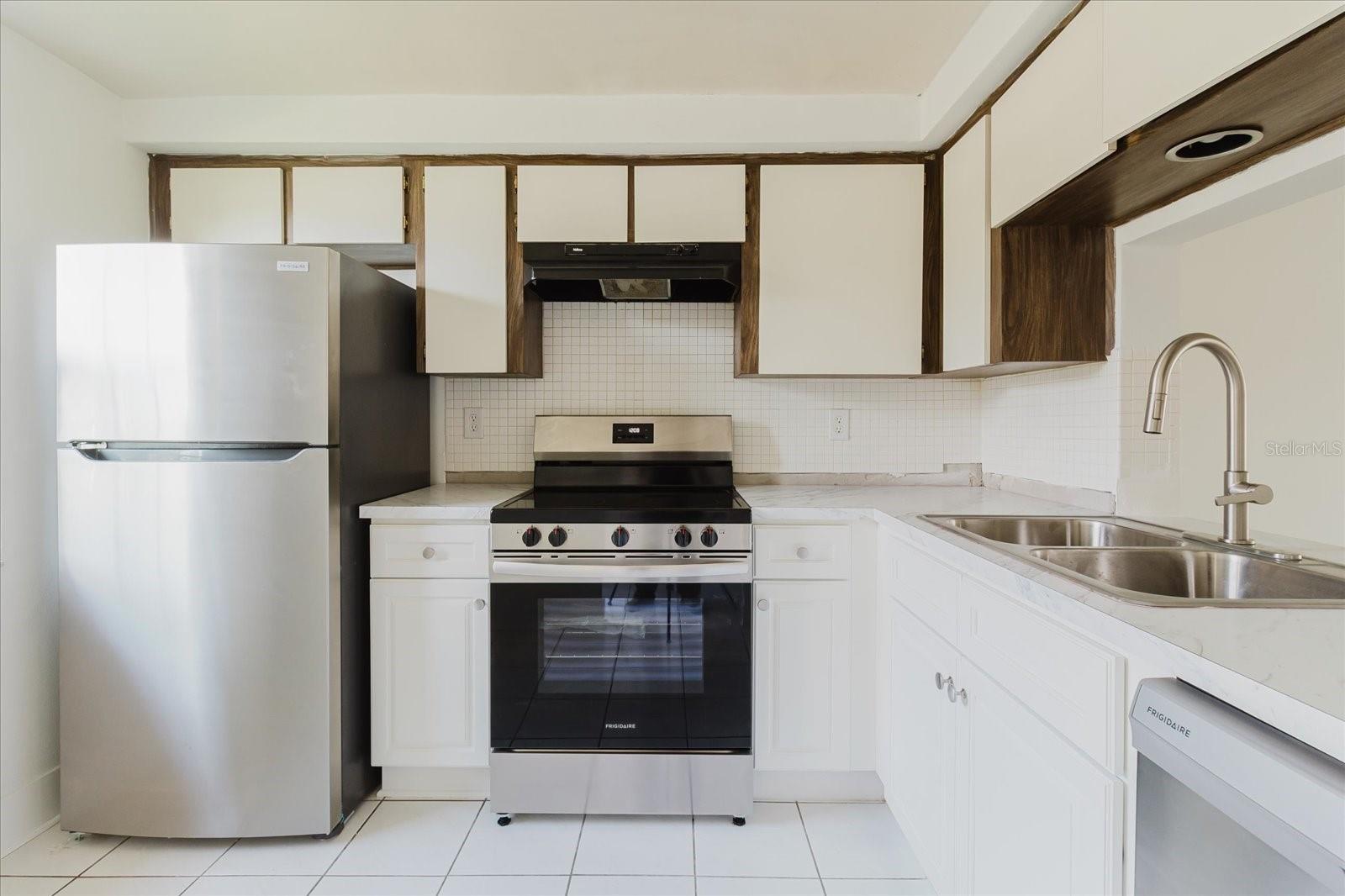 TB8462286 Property Photo