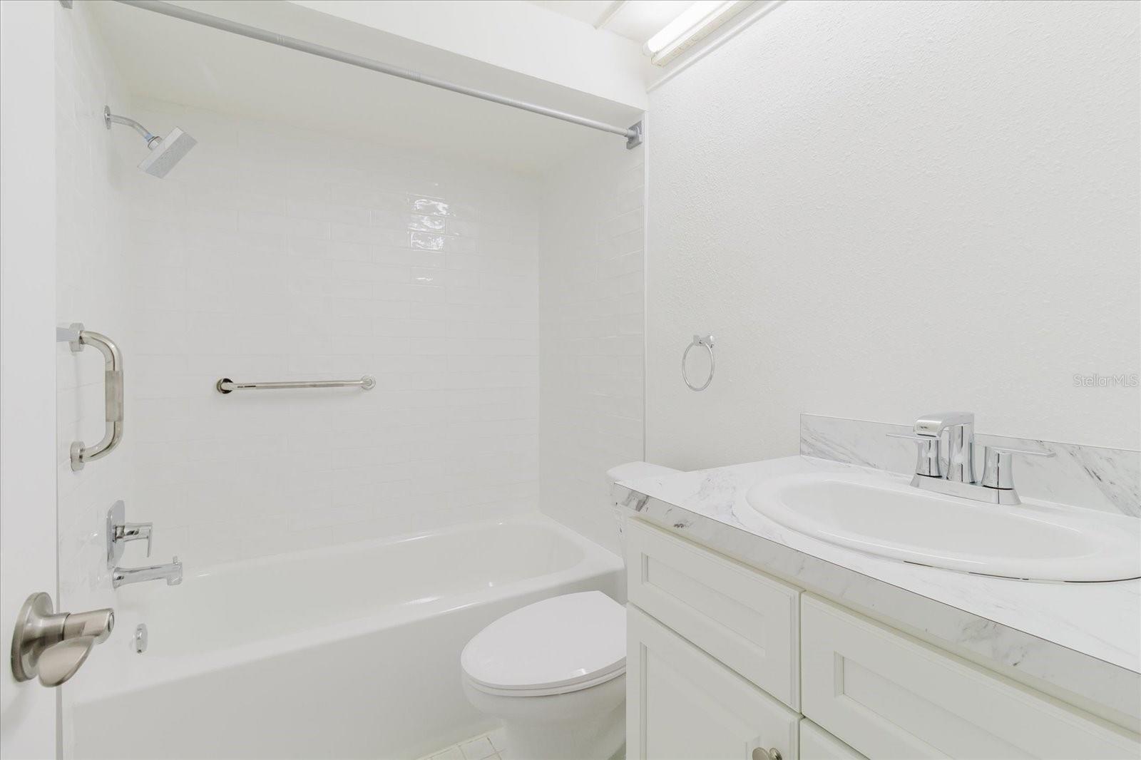 TB8462286 Property Photo