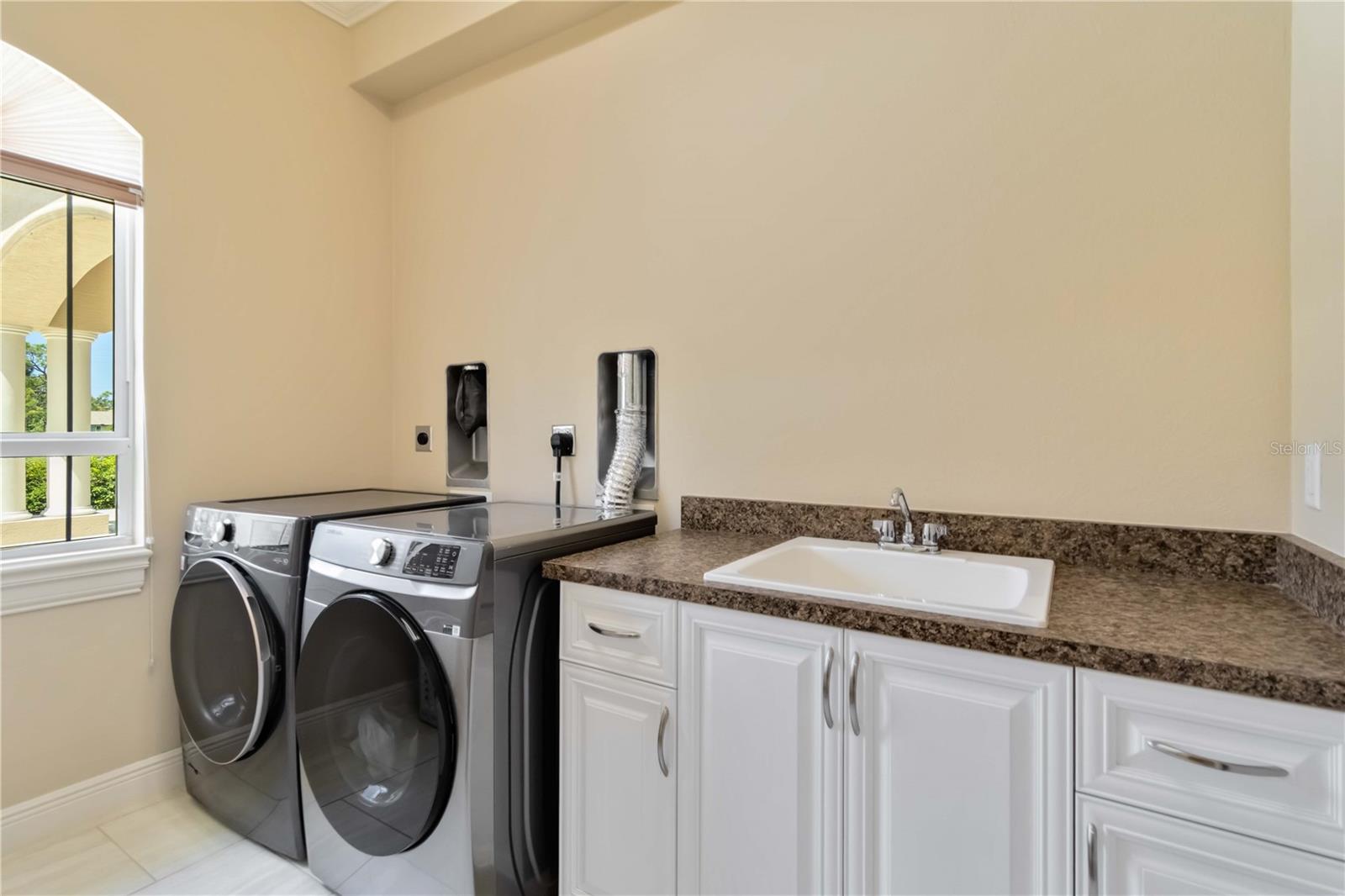 N6142254 Property Photo