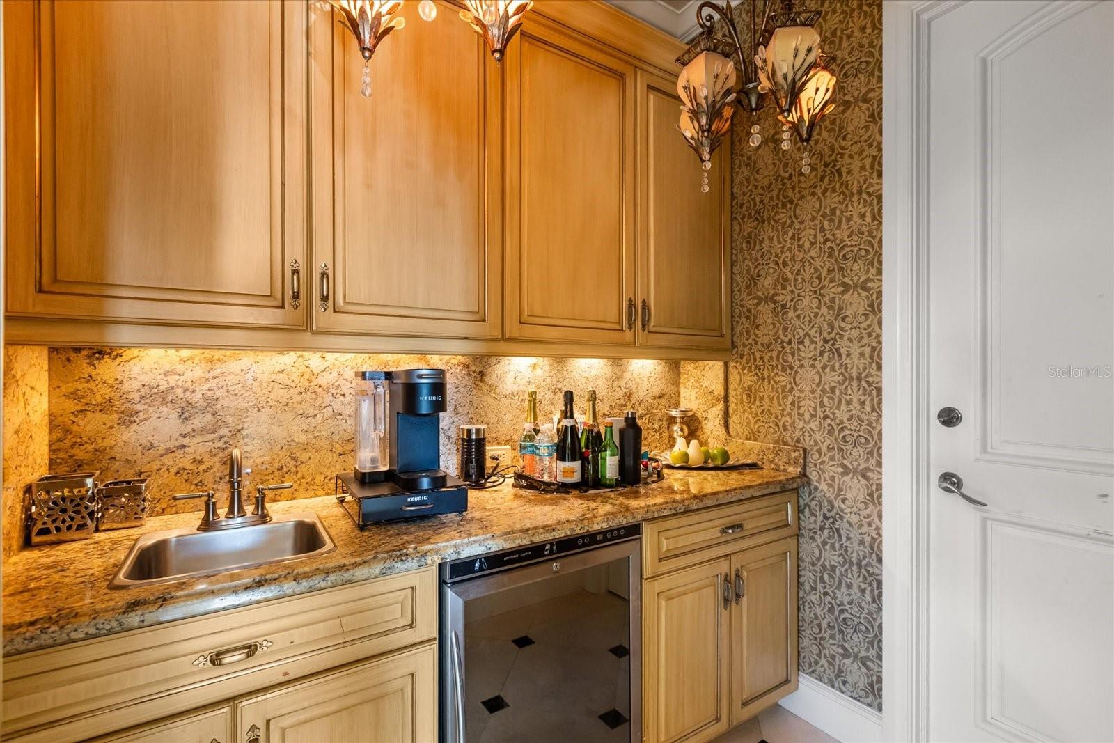 O6372088 Property Photo