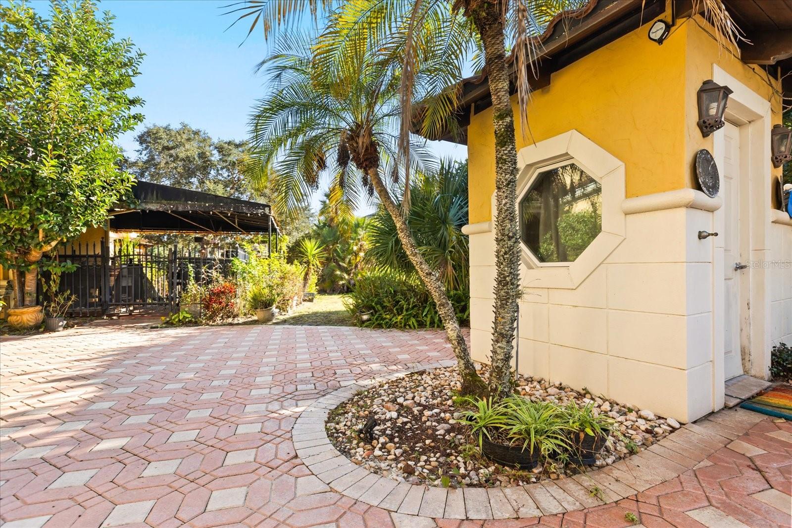 O6372088 Property Photo