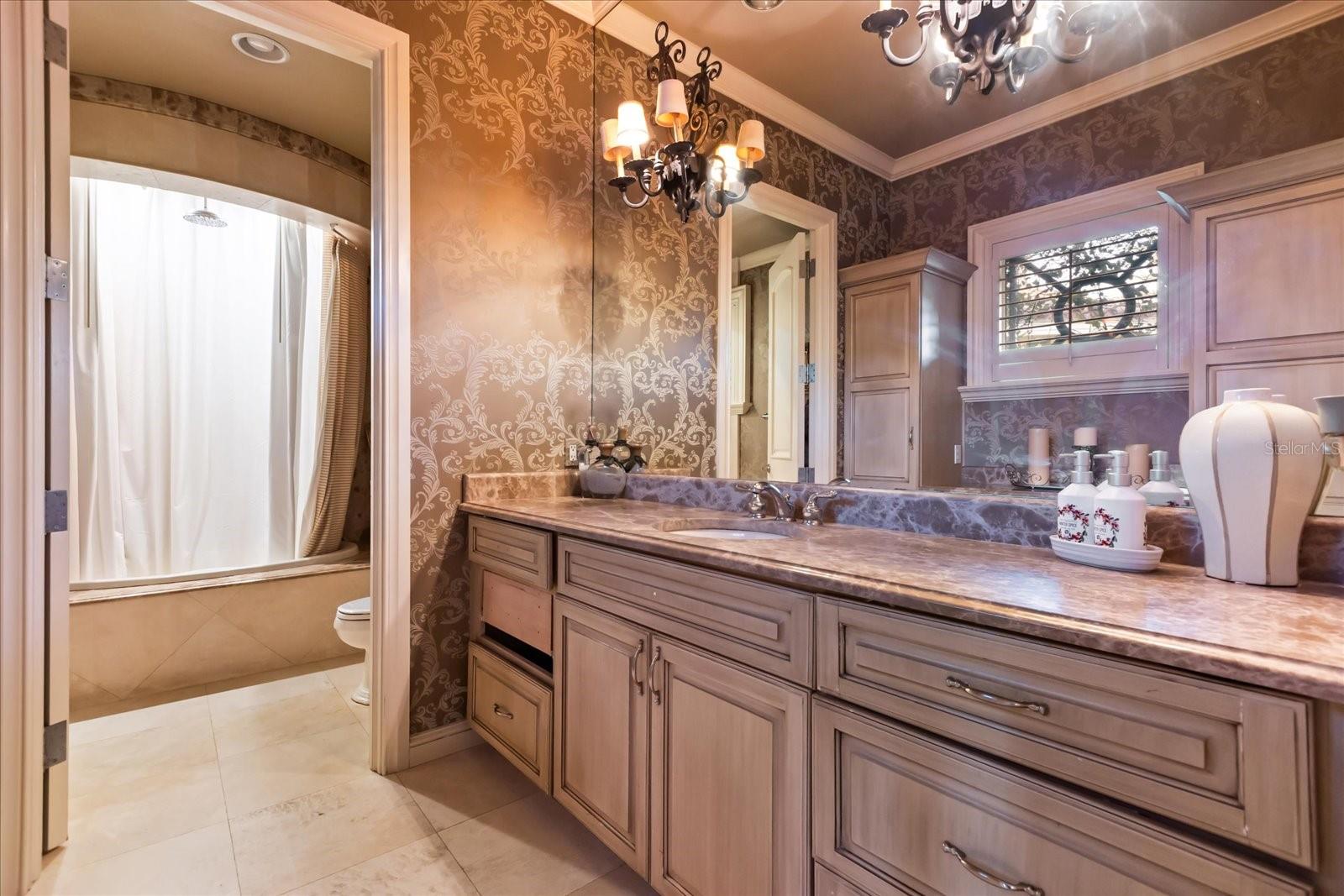 O6372088 Property Photo