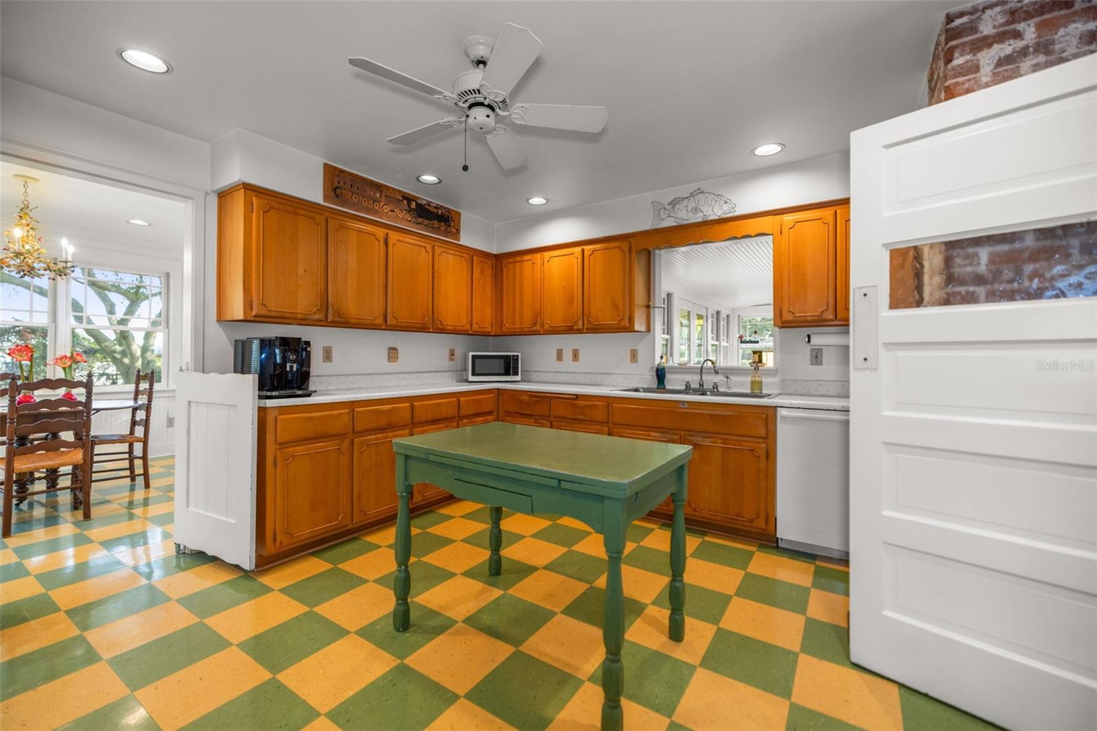 TB8462308 Property Photo