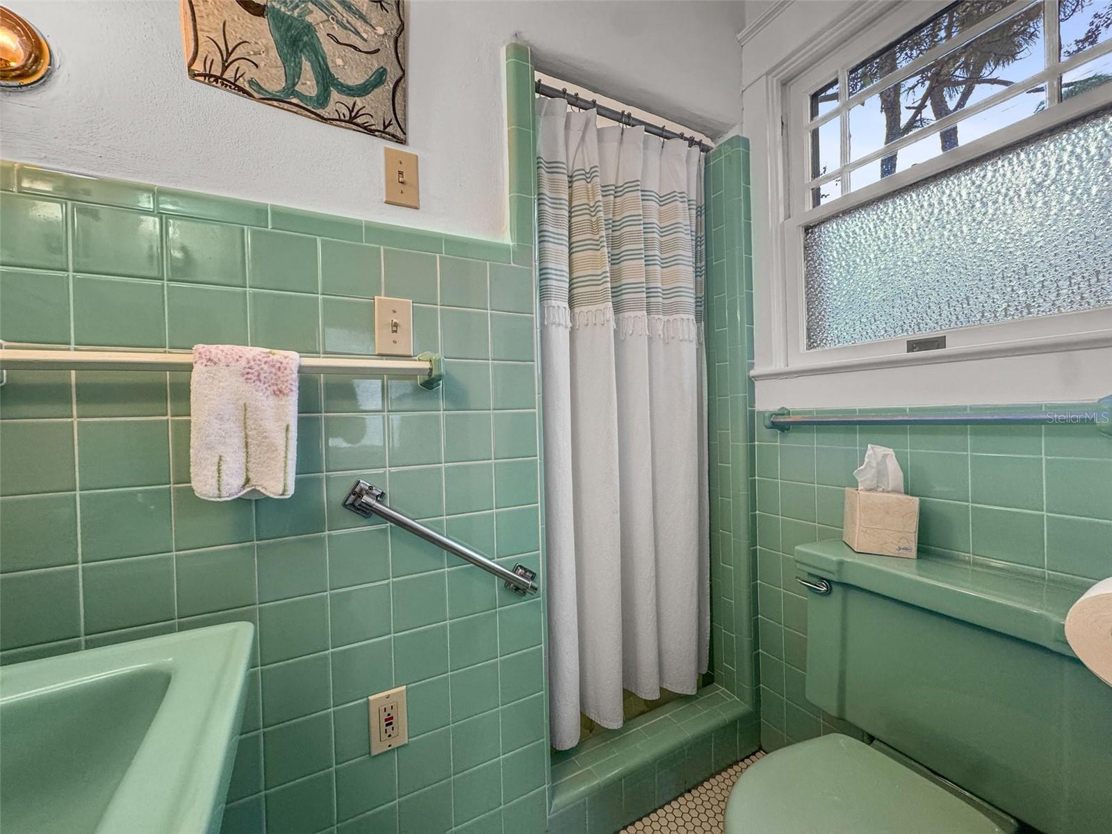 TB8462308 Property Photo