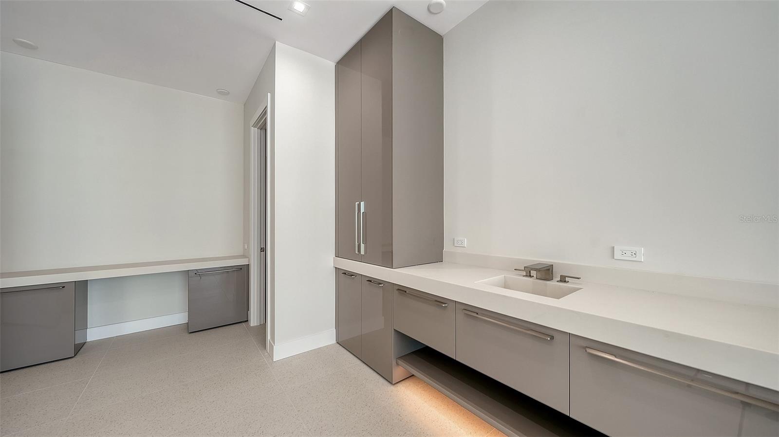 A4677413 Property Photo