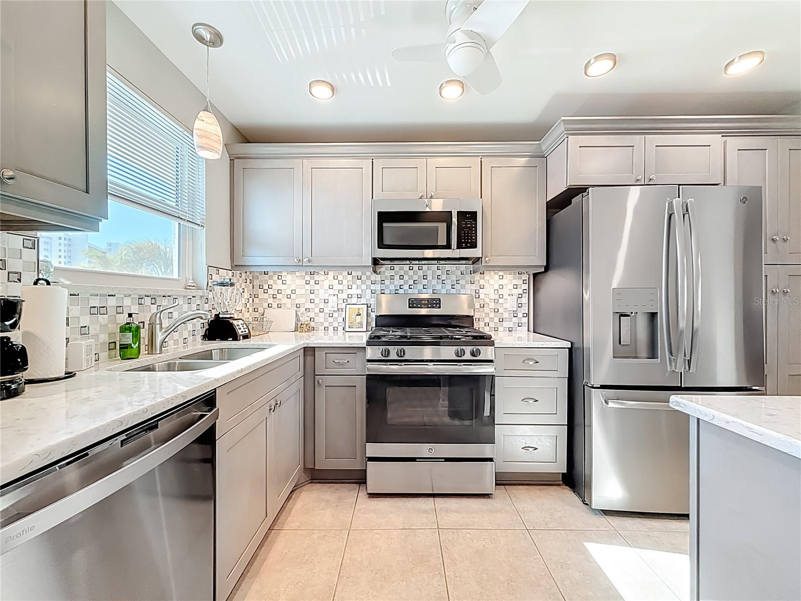 5925 SHORE BLVD S #203, GULFPORT, FL, 33707