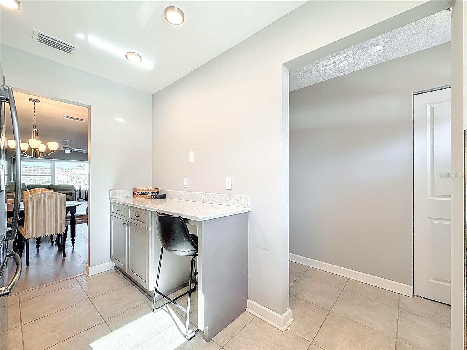 5925 SHORE BLVD S #203, GULFPORT, FL, 33707