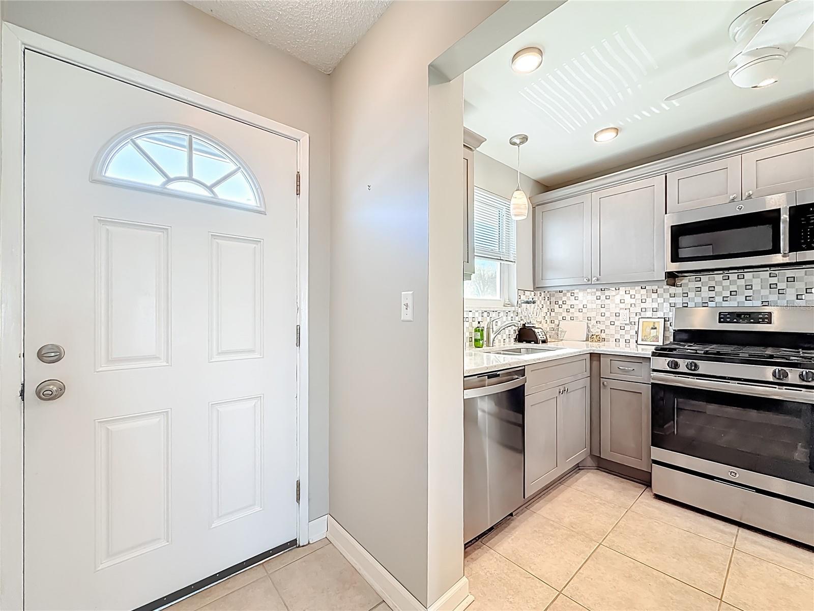 5925 SHORE BLVD S #203, GULFPORT, FL, 33707