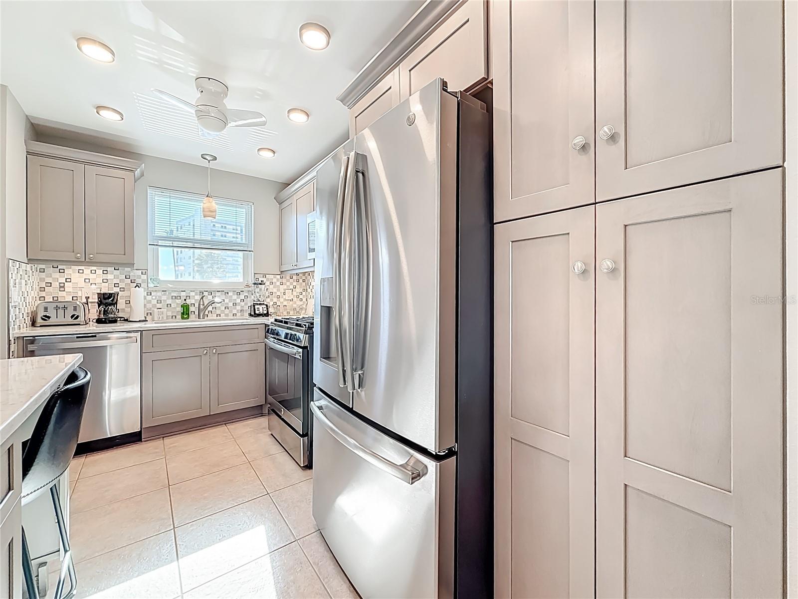 5925 SHORE BLVD S #203, GULFPORT, FL, 33707