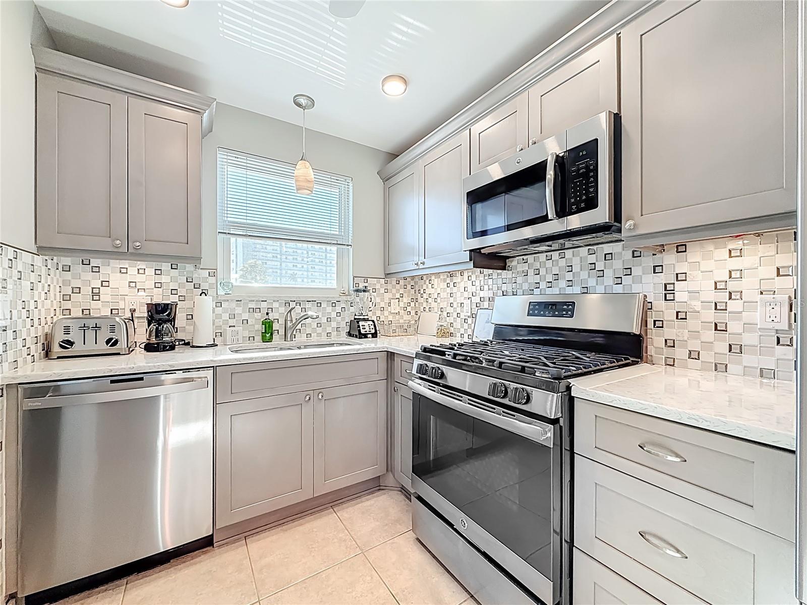 5925 SHORE BLVD S #203, GULFPORT, FL, 33707