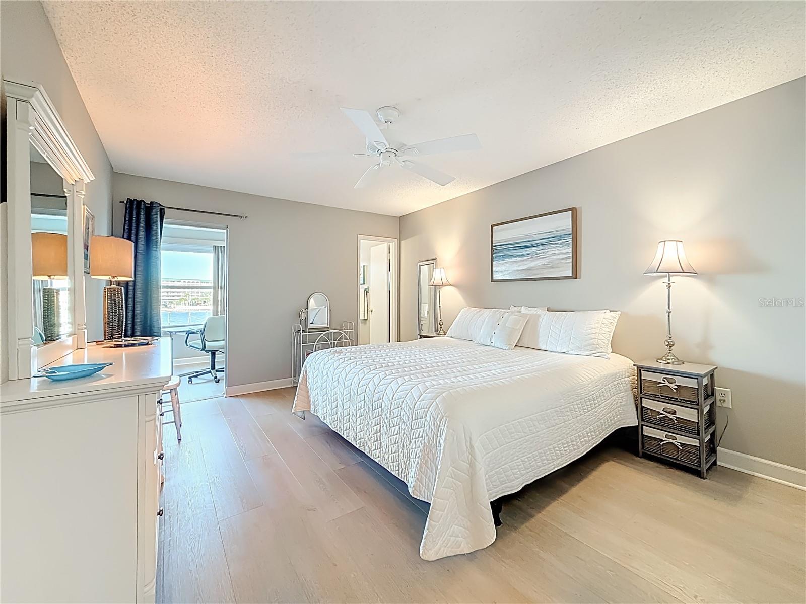 5925 SHORE BLVD S #203, GULFPORT, FL, 33707