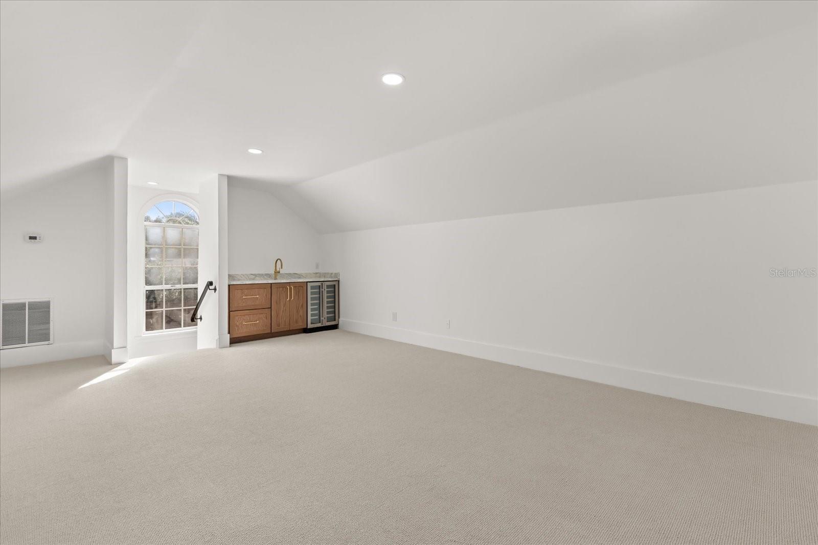 O6372165 Property Photo