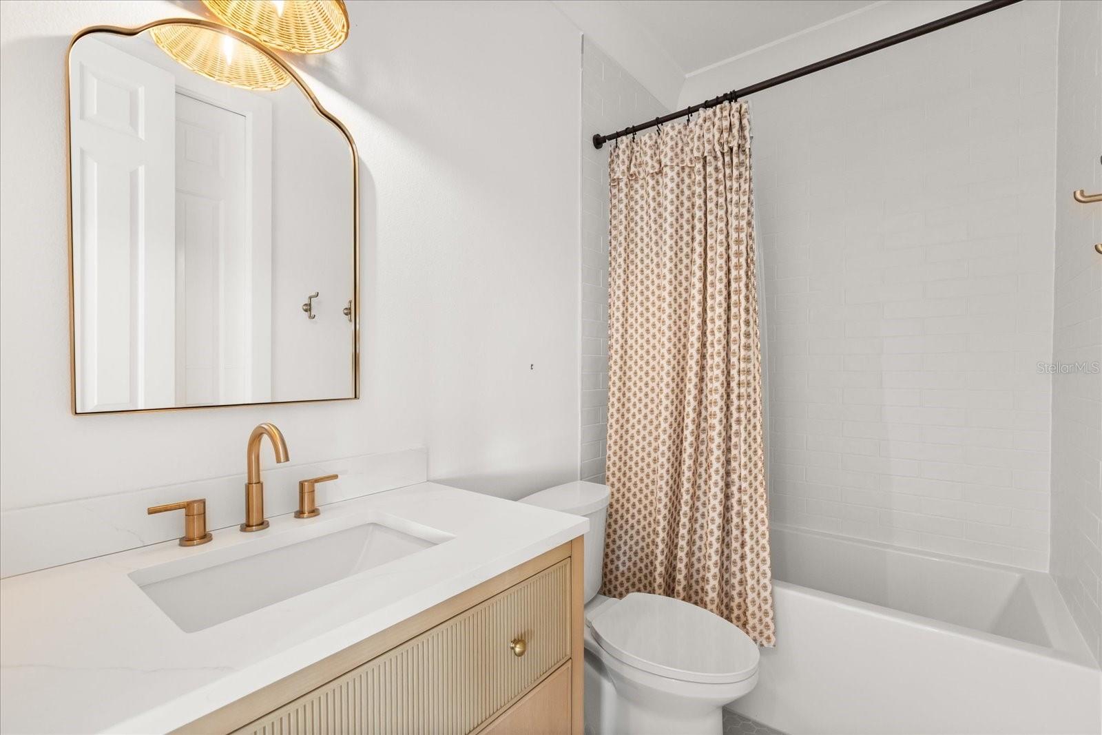 O6372165 Property Photo