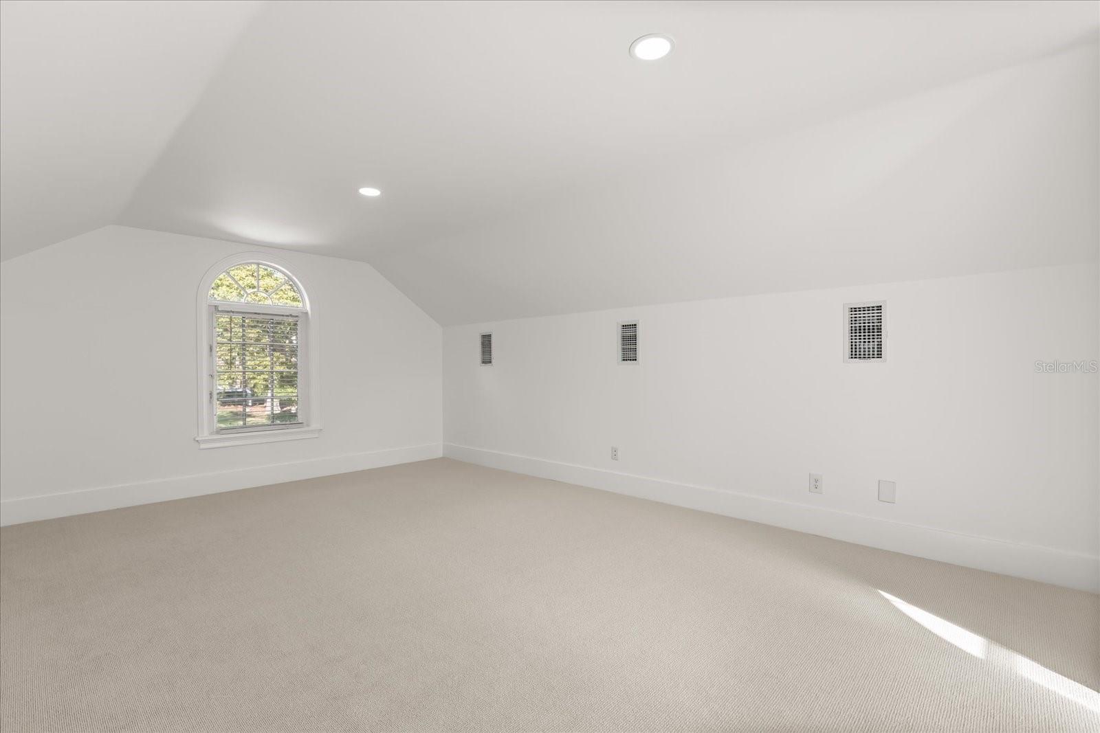 O6372165 Property Photo