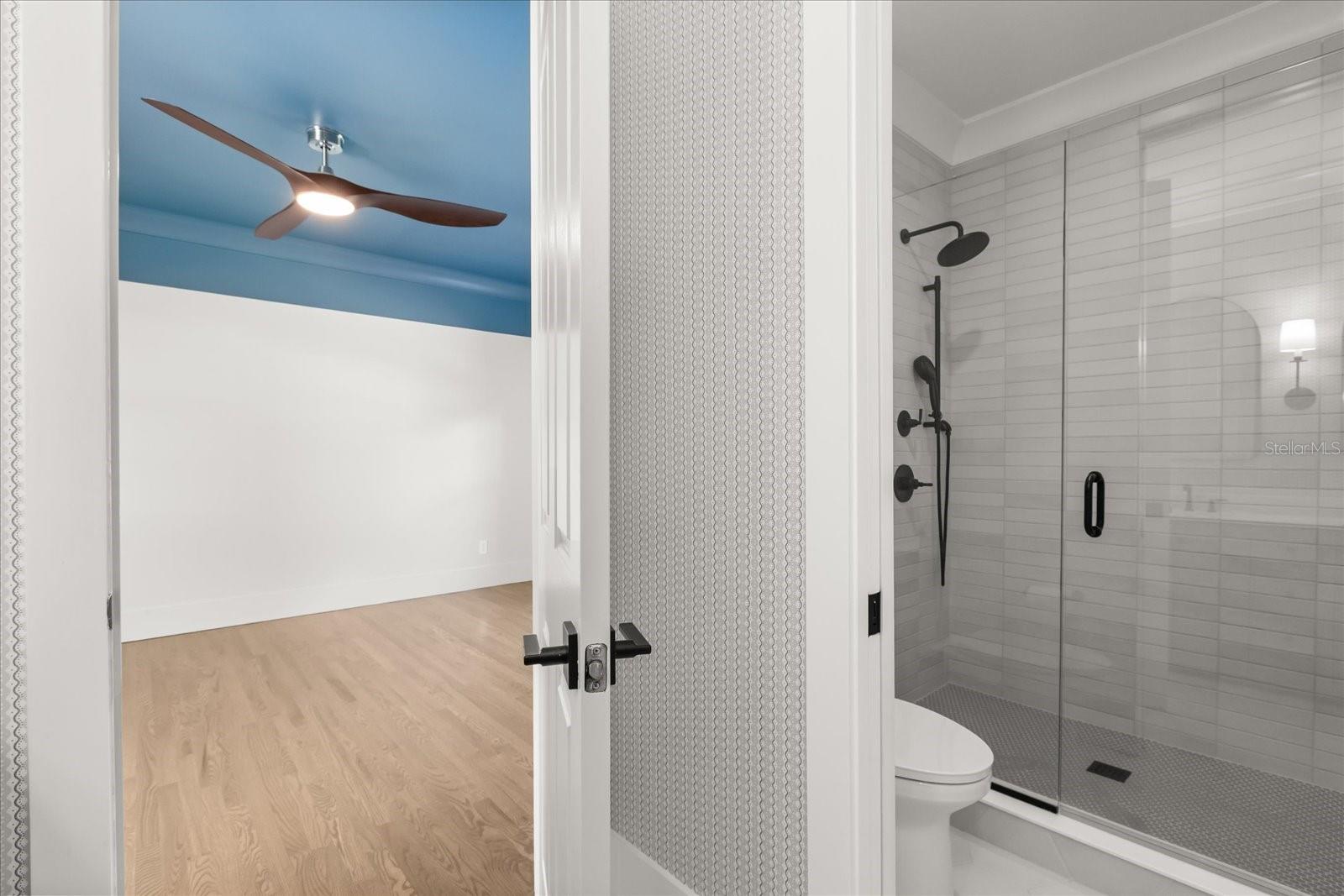 O6372165 Property Photo