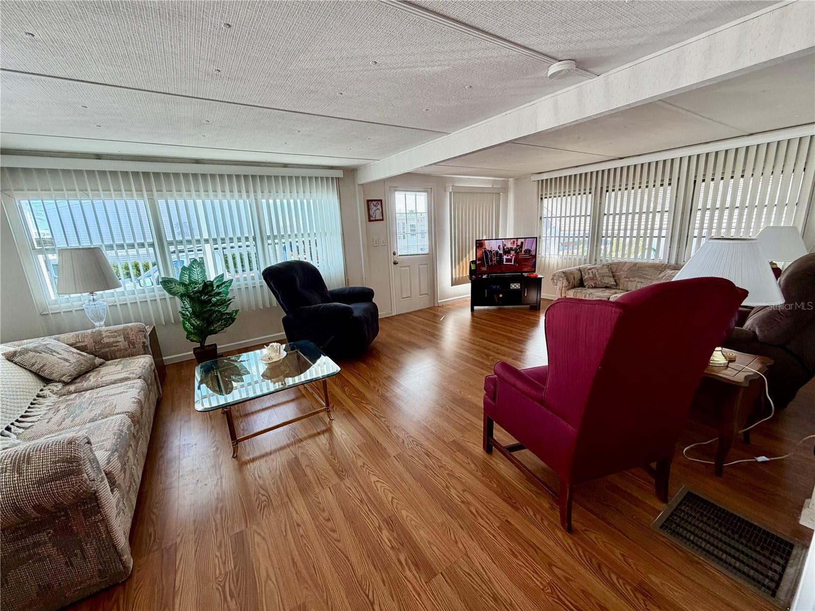 TB8462398 Property Photo