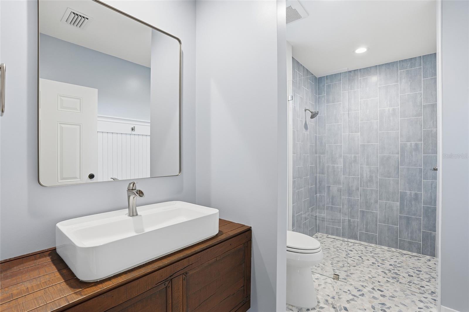 TB8462400 Property Photo