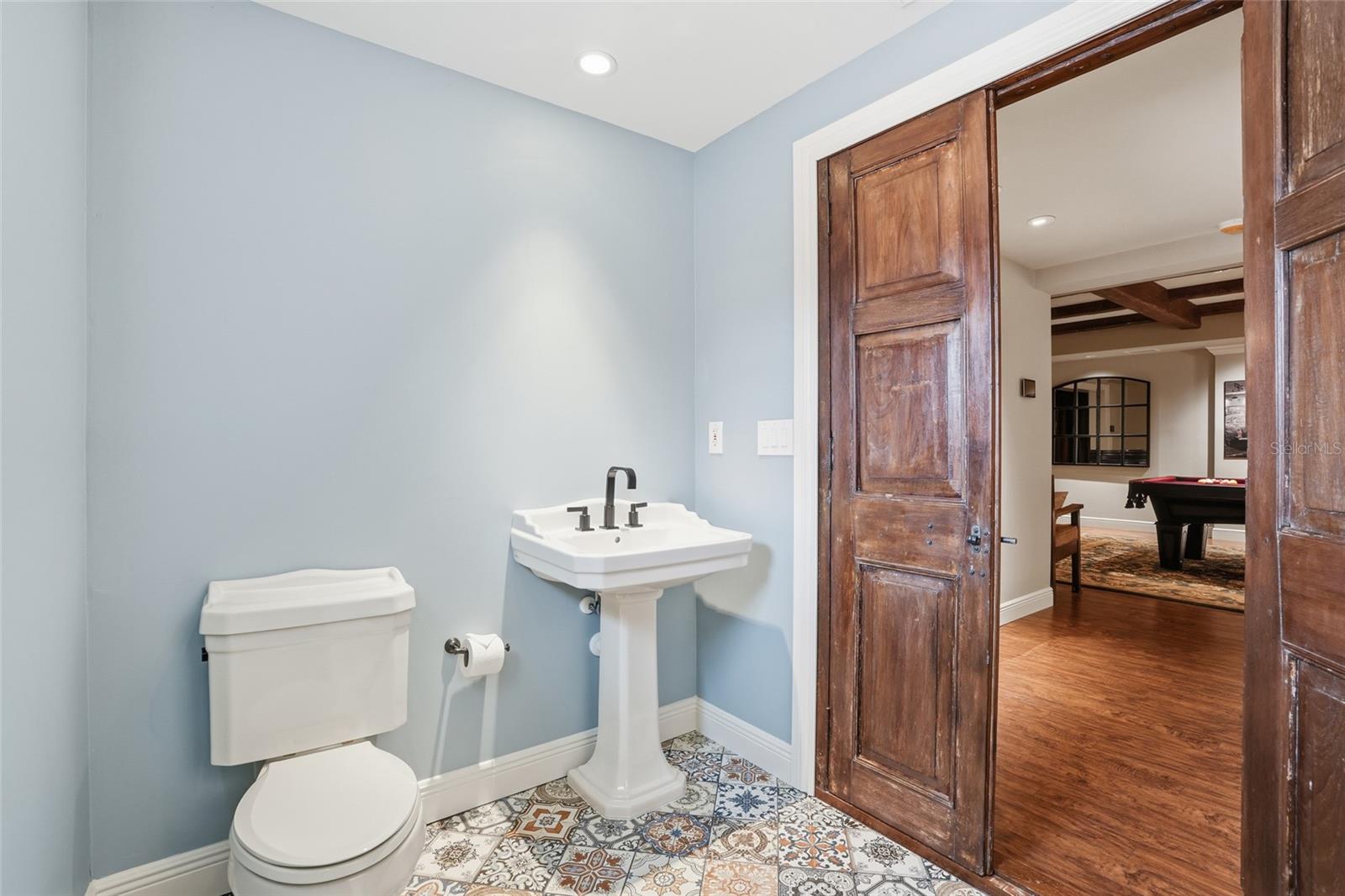 TB8462400 Property Photo