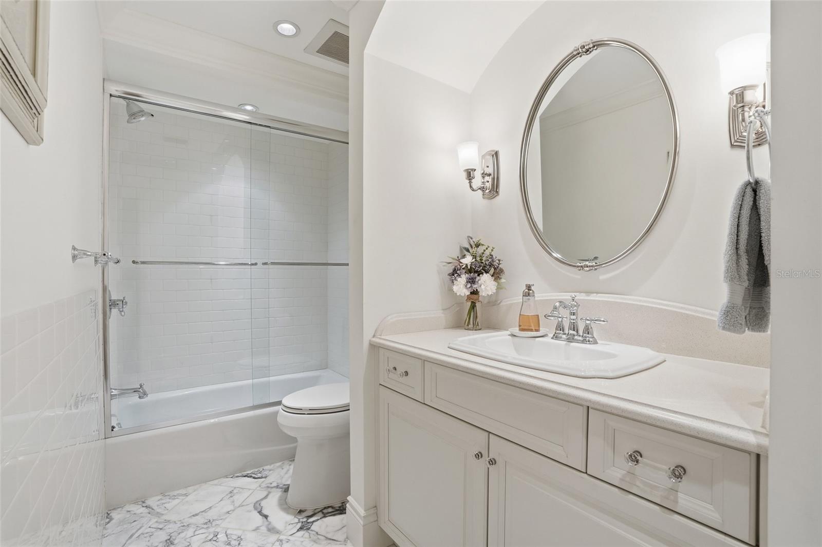 TB8462400 Property Photo