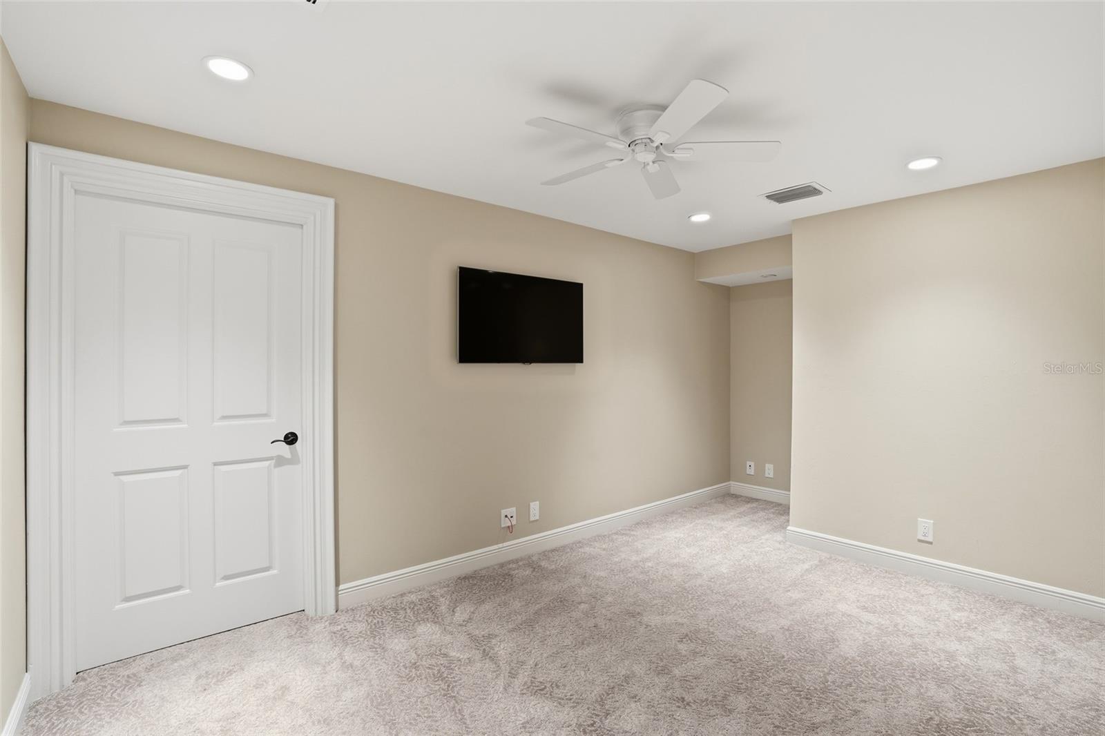 TB8462400 Property Photo