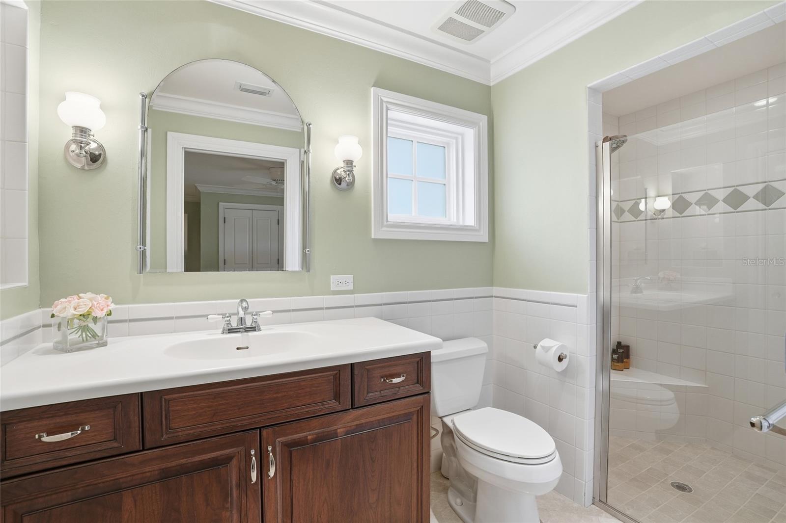 TB8462400 Property Photo