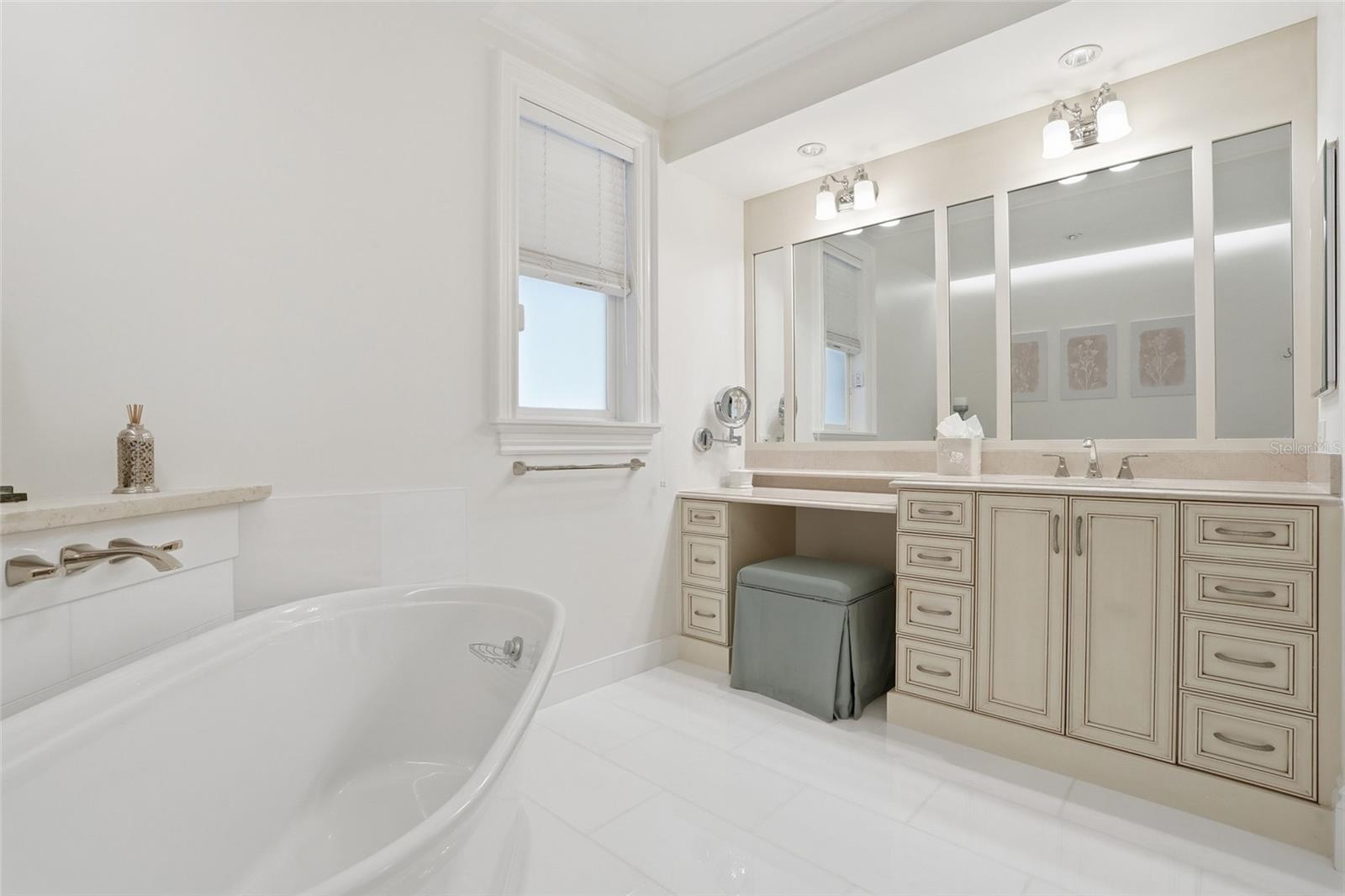 TB8462400 Property Photo