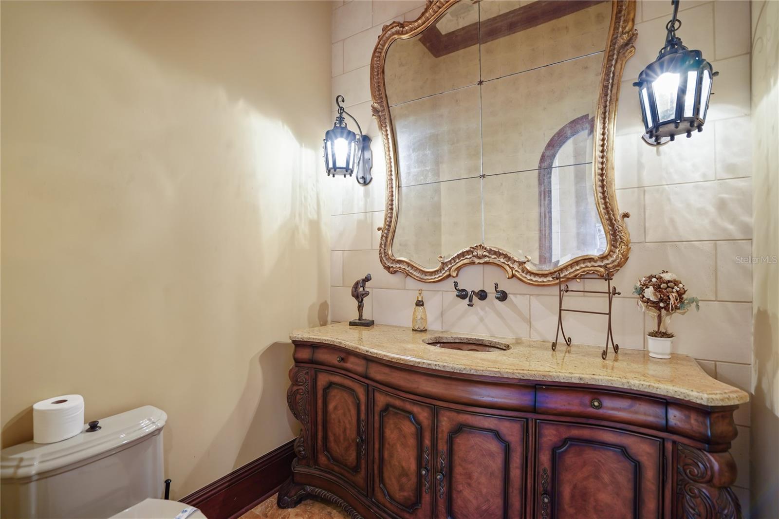 TB8462413 Property Photo