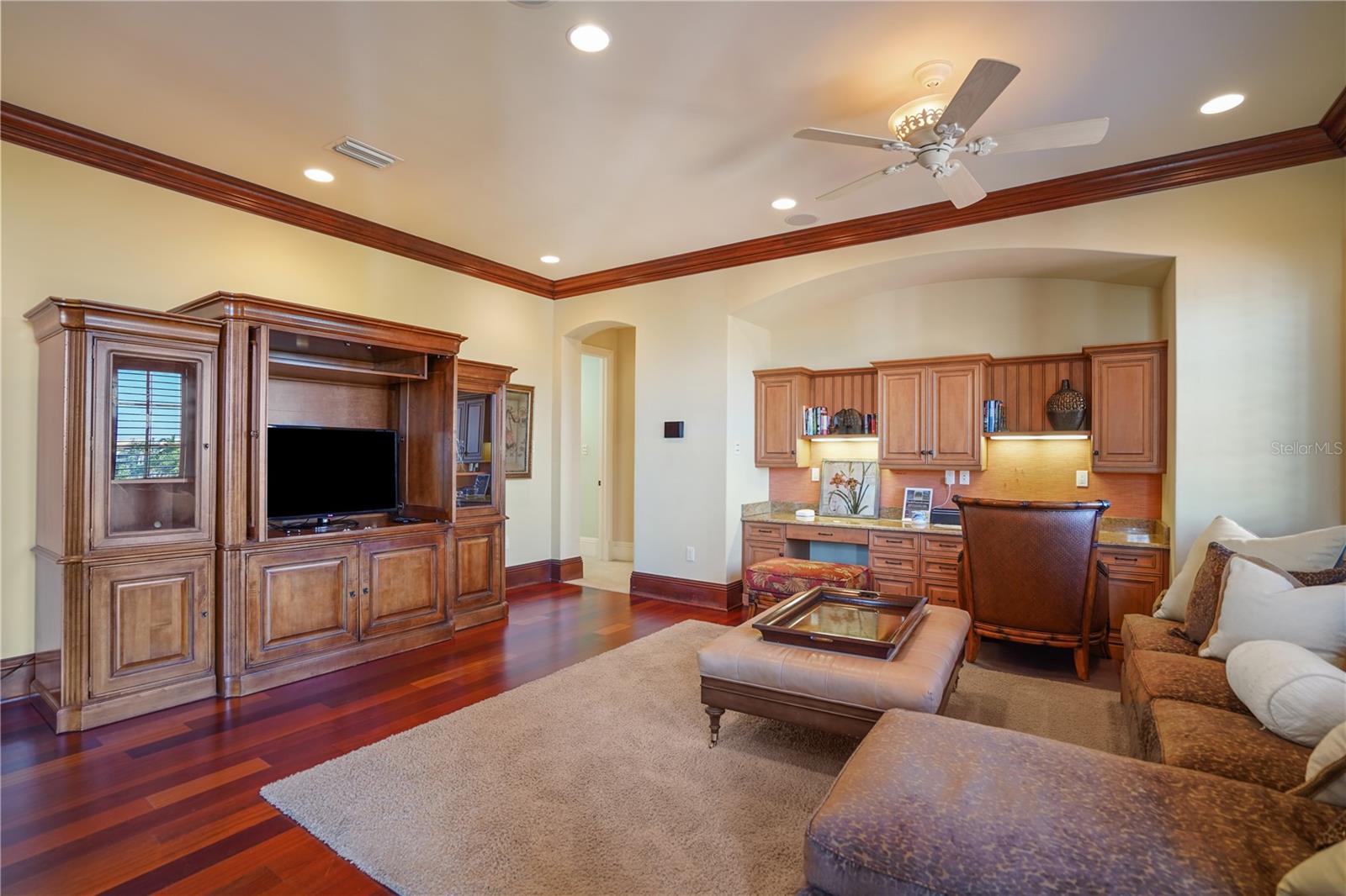 TB8462413 Property Photo