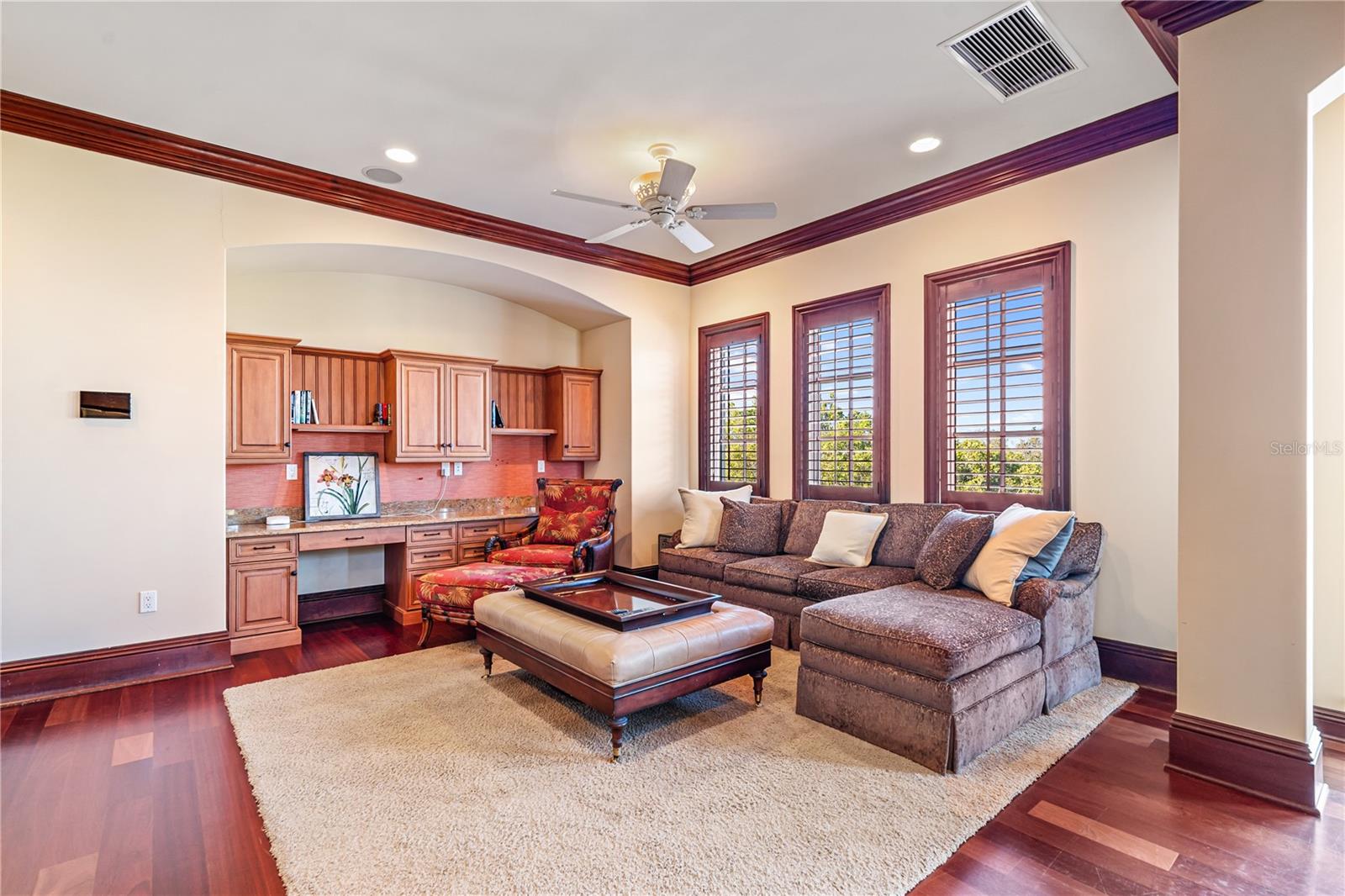 TB8462413 Property Photo