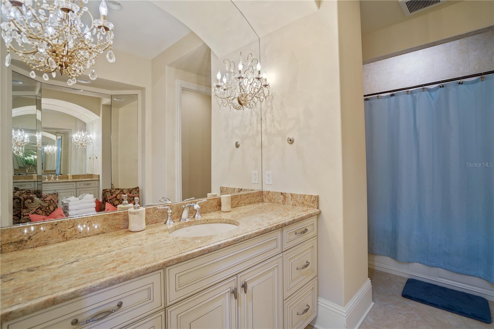 TB8462413 Property Photo