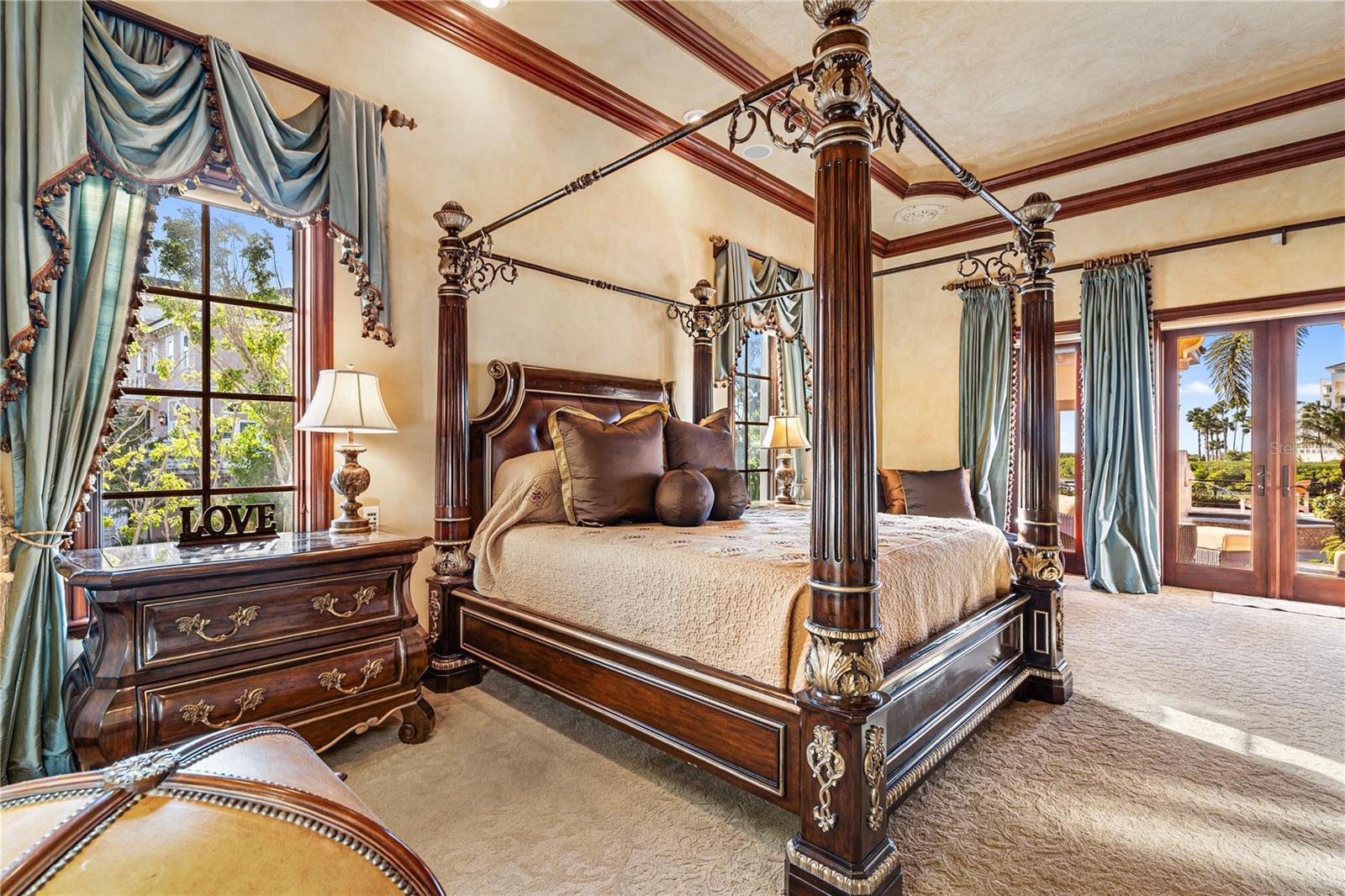 TB8462413 Property Photo