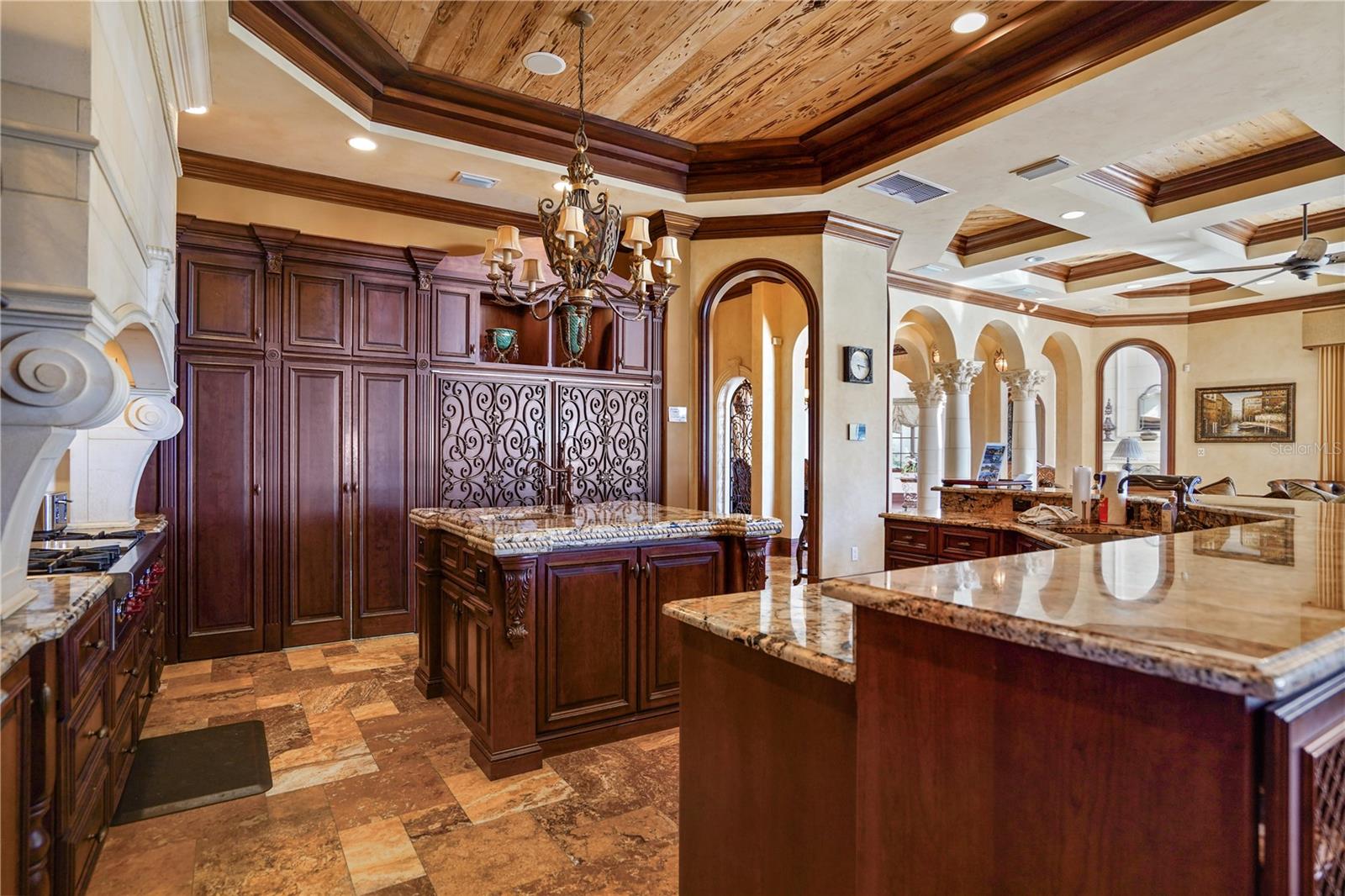 TB8462413 Property Photo