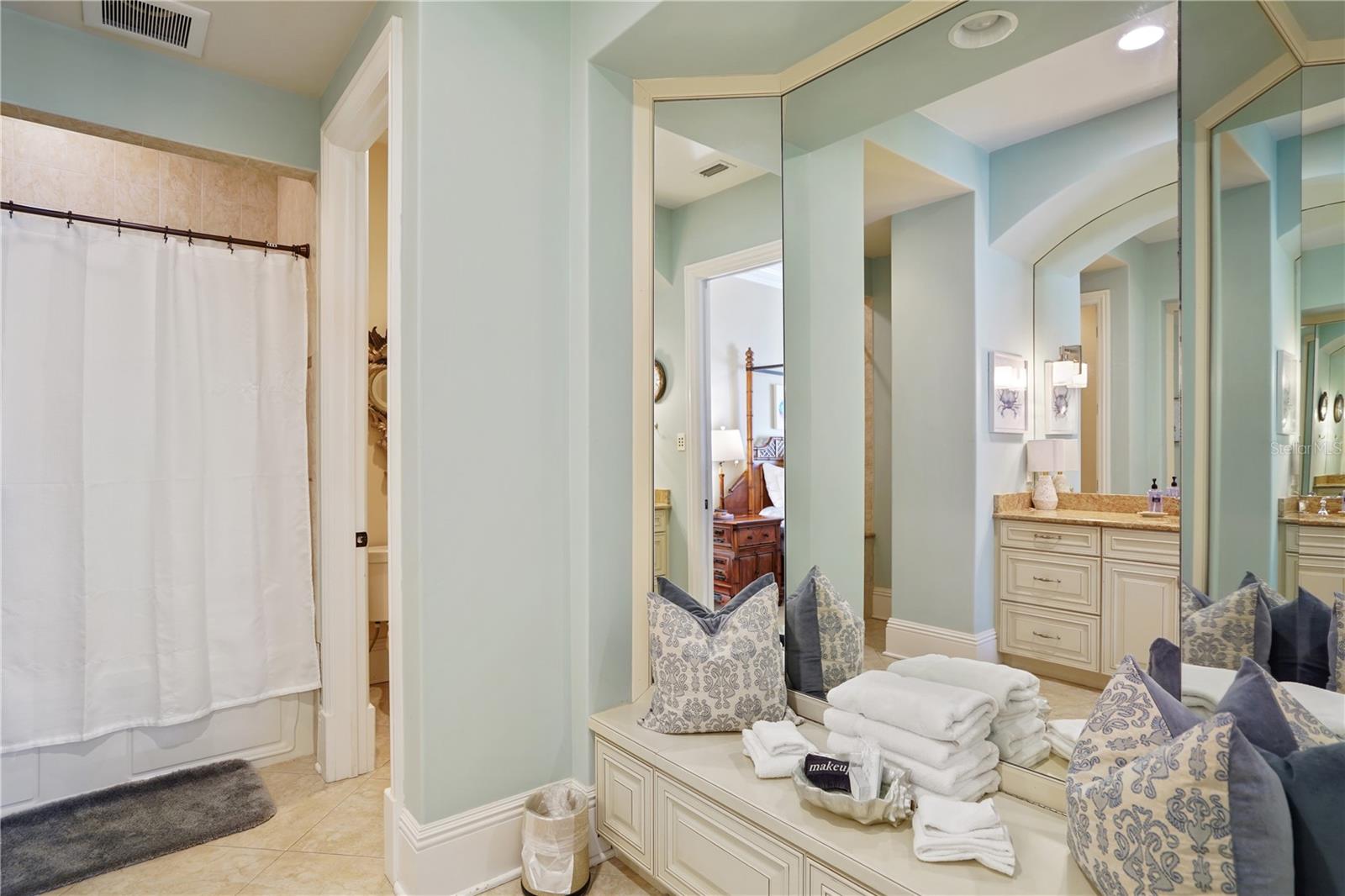 TB8462413 Property Photo