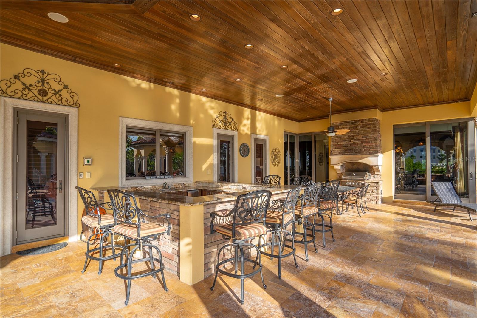 TB8462413 Property Photo