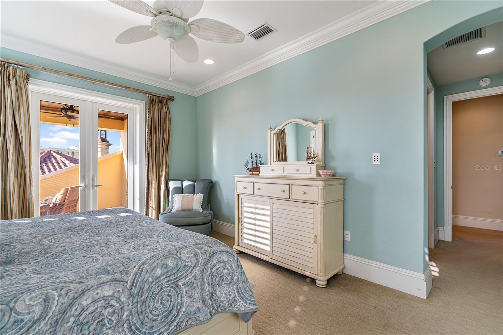 TB8462413 Property Photo