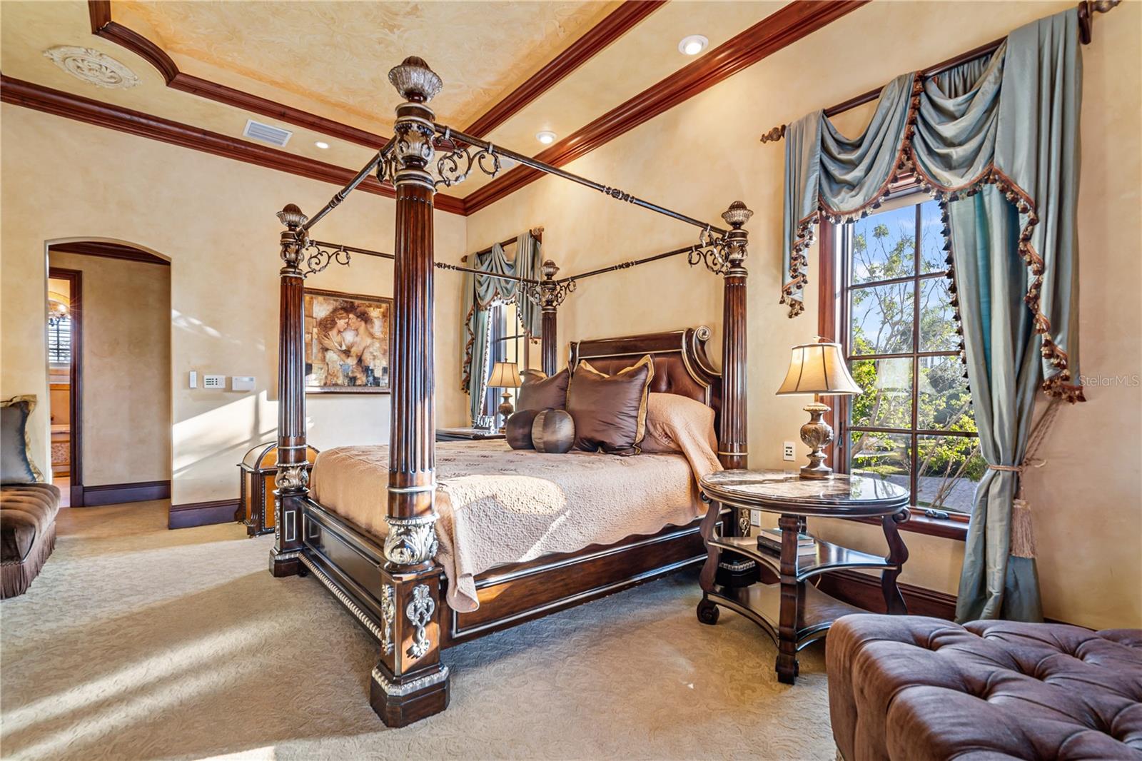 TB8462413 Property Photo