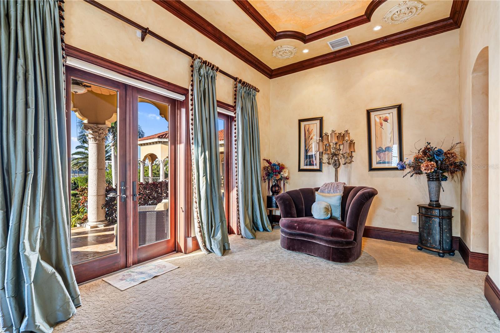 TB8462413 Property Photo