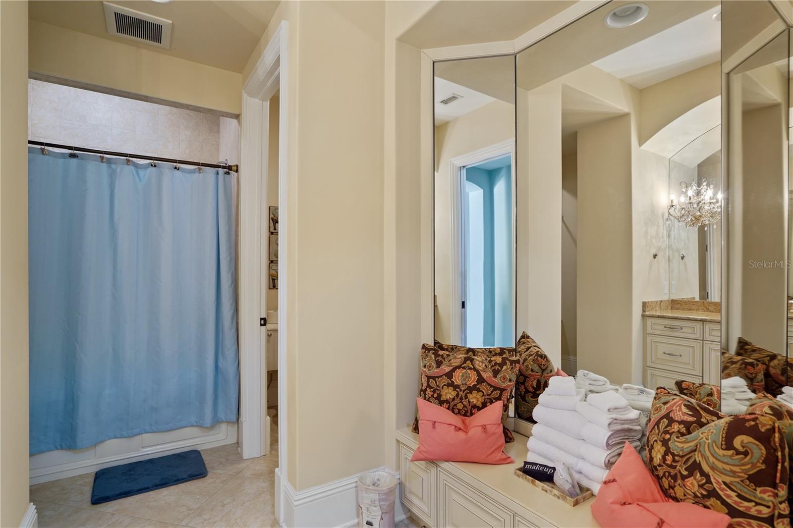 TB8462413 Property Photo