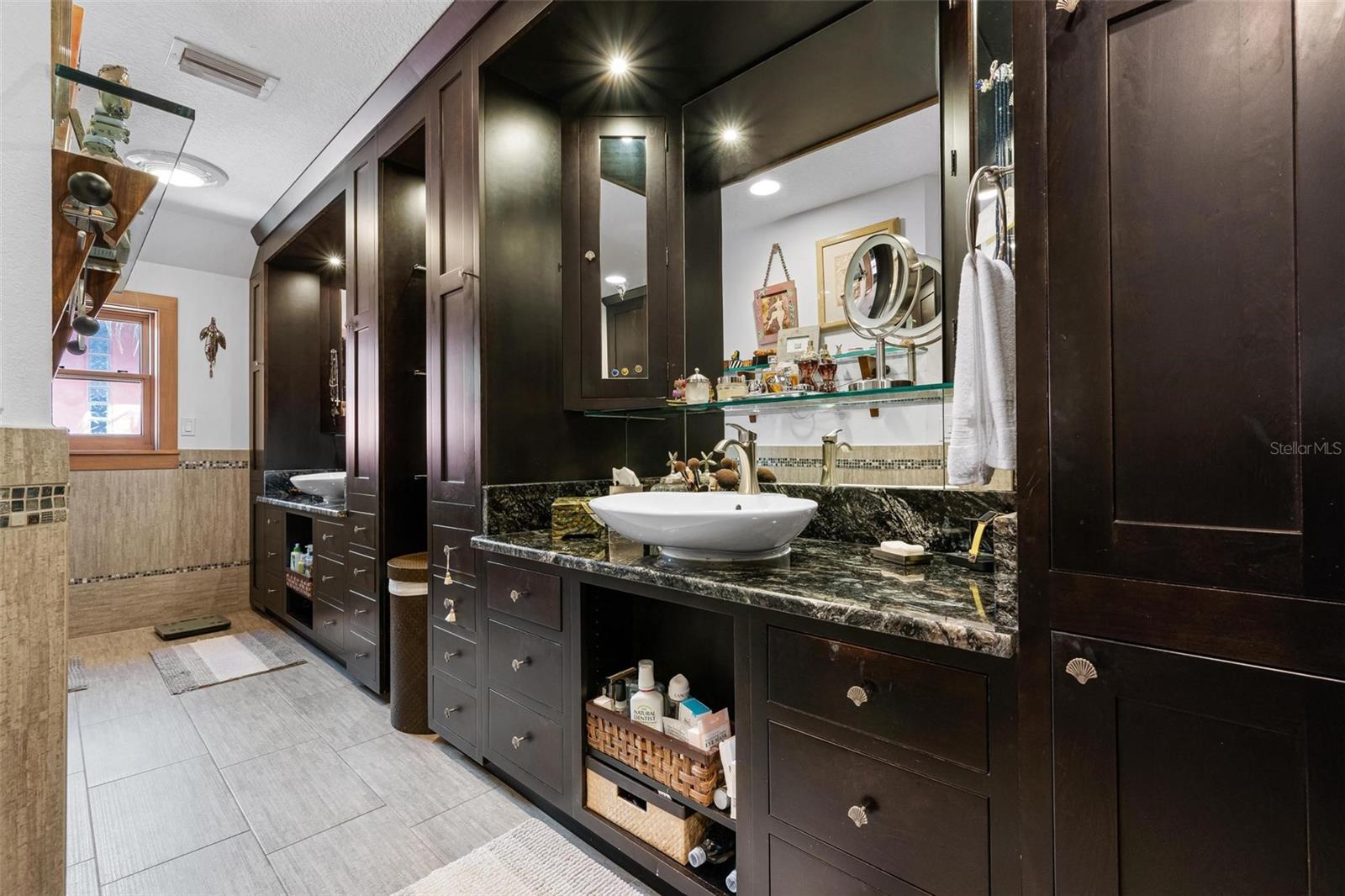 TB8462487 Property Photo