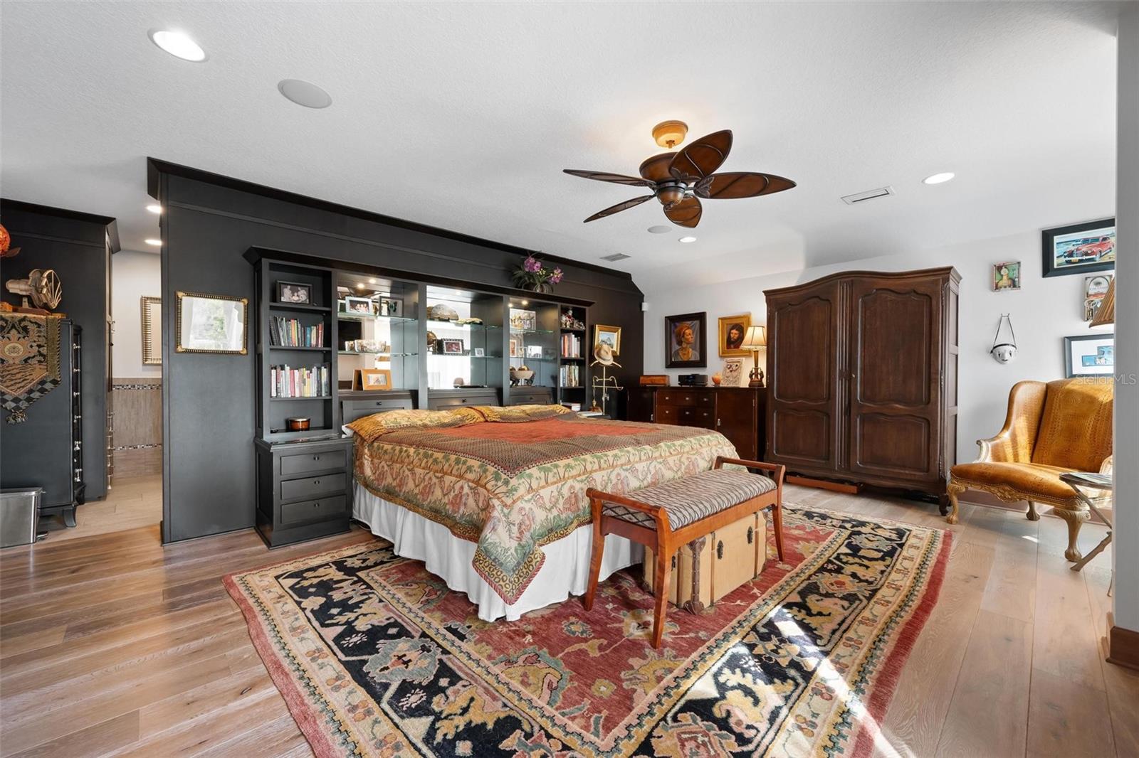 TB8462487 Property Photo