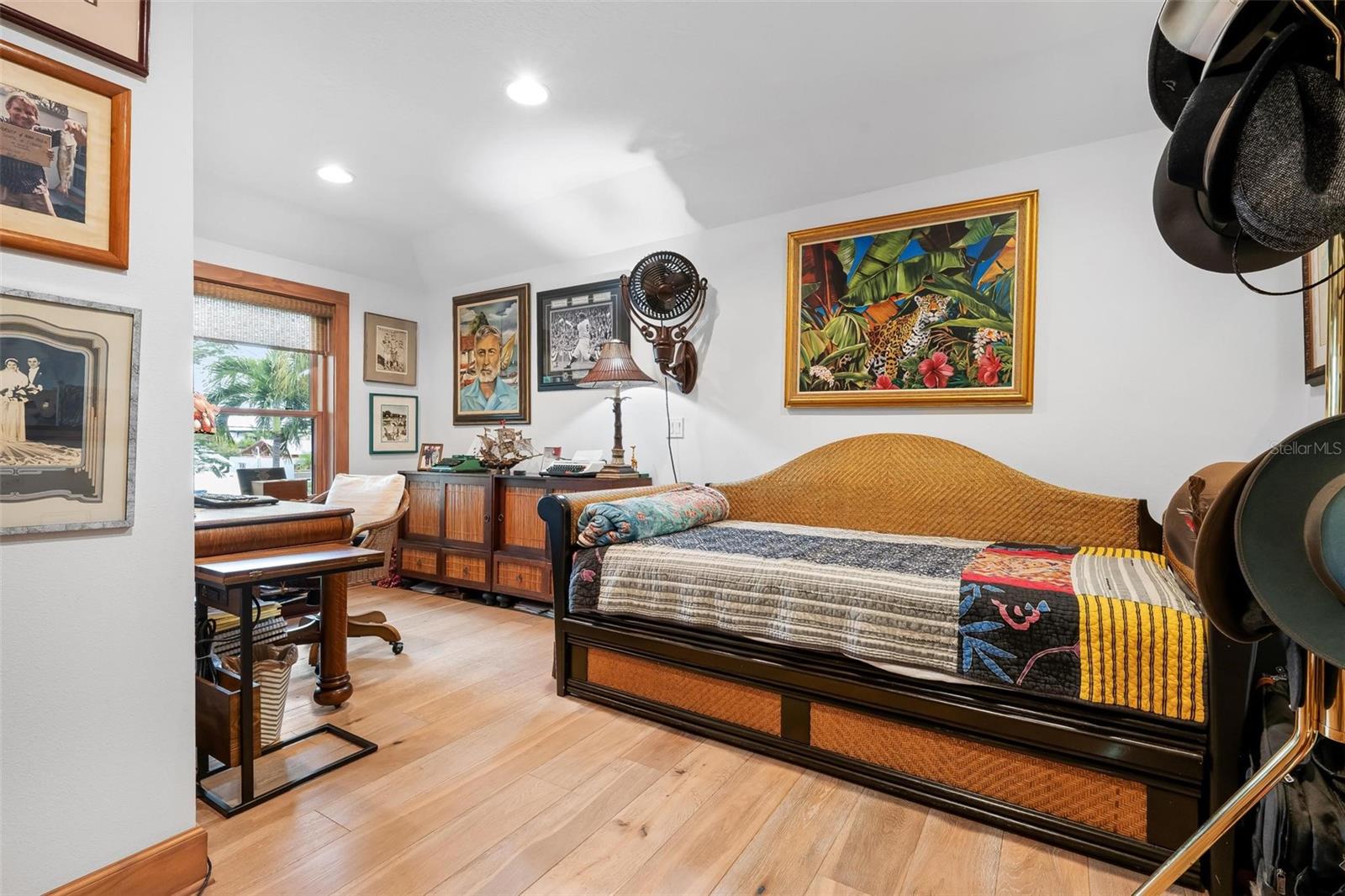 TB8462487 Property Photo