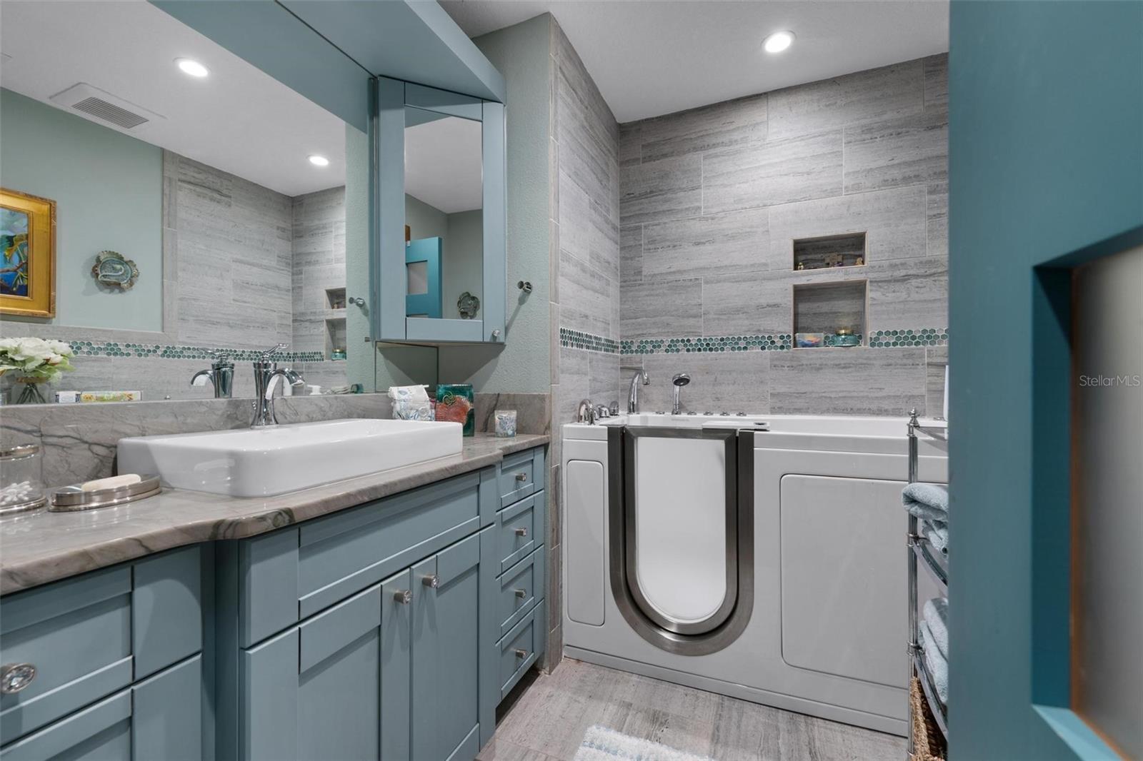 TB8462487 Property Photo