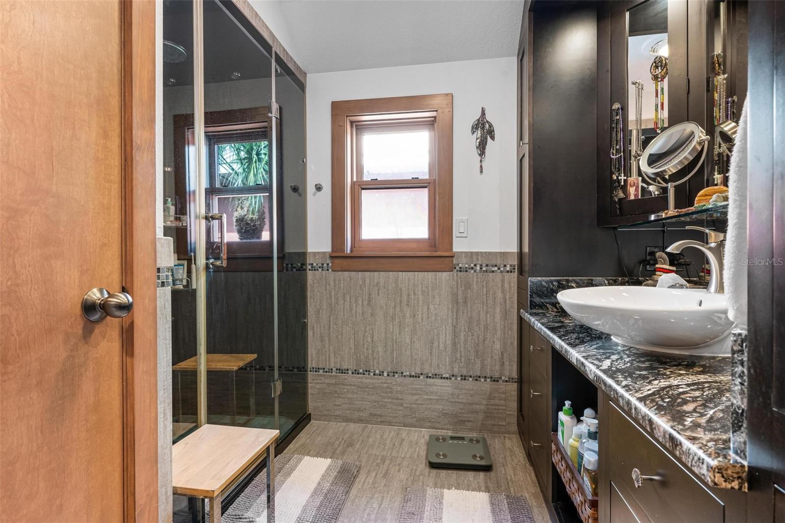 TB8462487 Property Photo