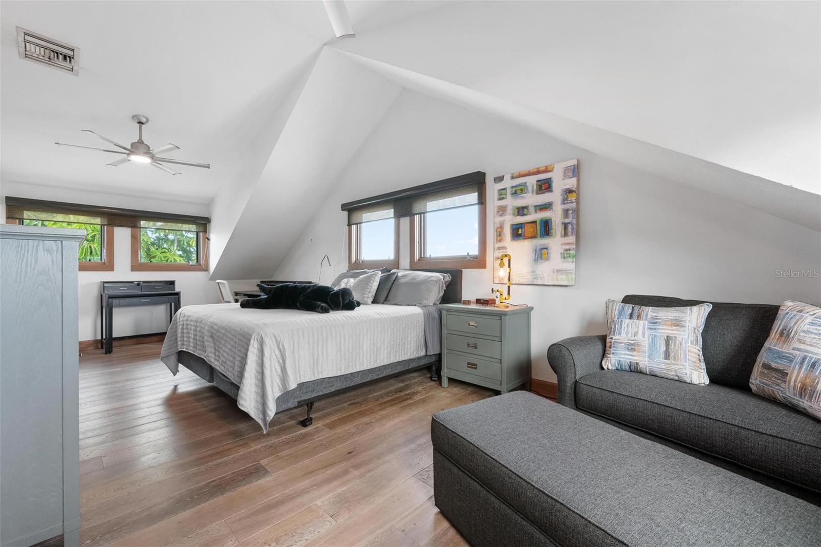 TB8462487 Property Photo