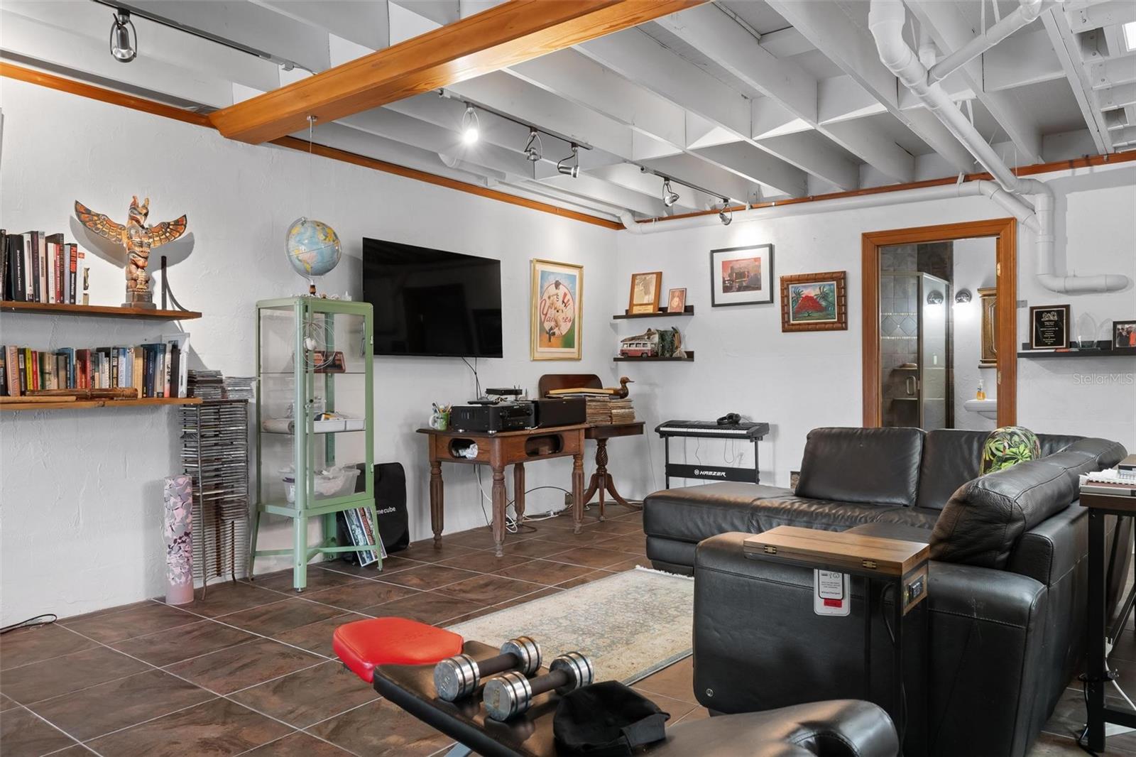 TB8462487 Property Photo